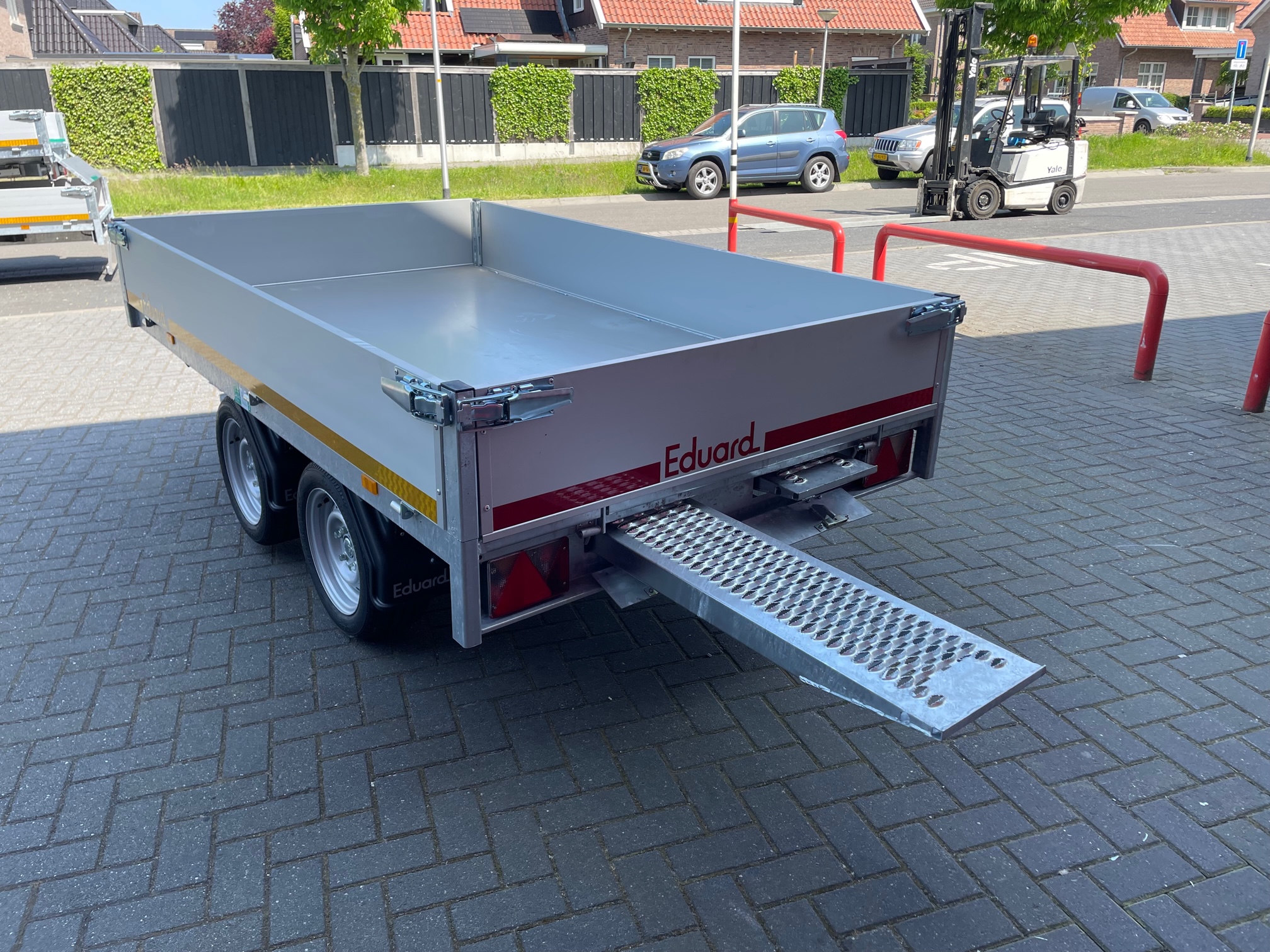 Eduard dubbel-as elektrische achterwaartse kipper 2000kg