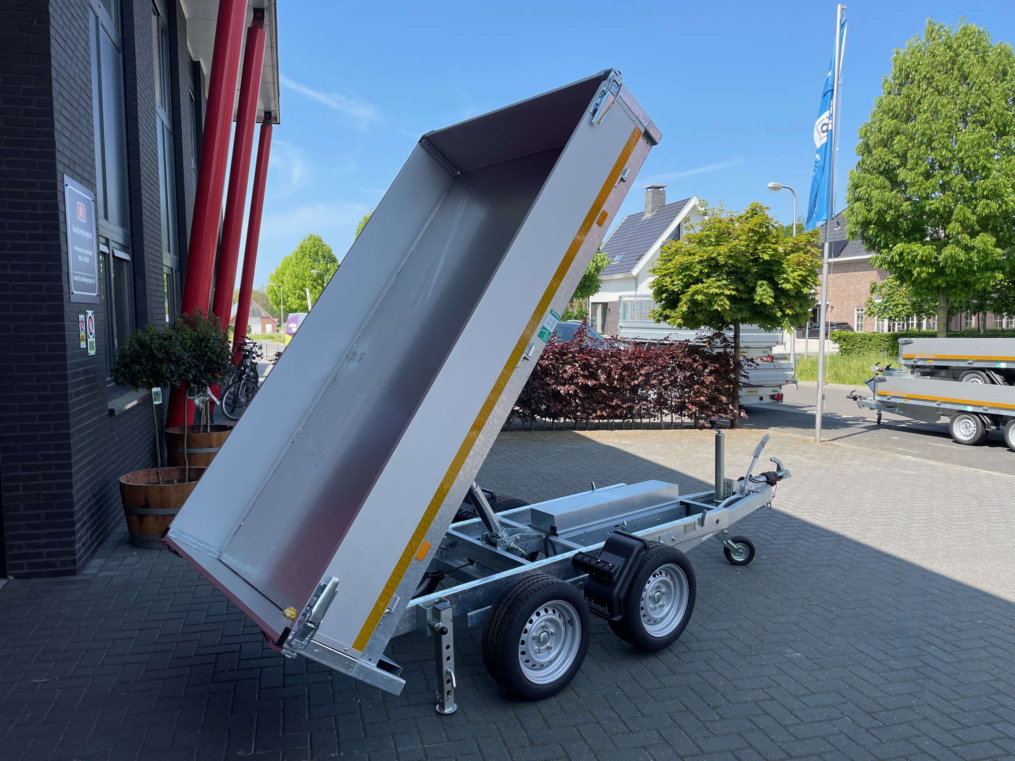 Eduard dubbel-as elektrische achterwaartse kipper 2000kg