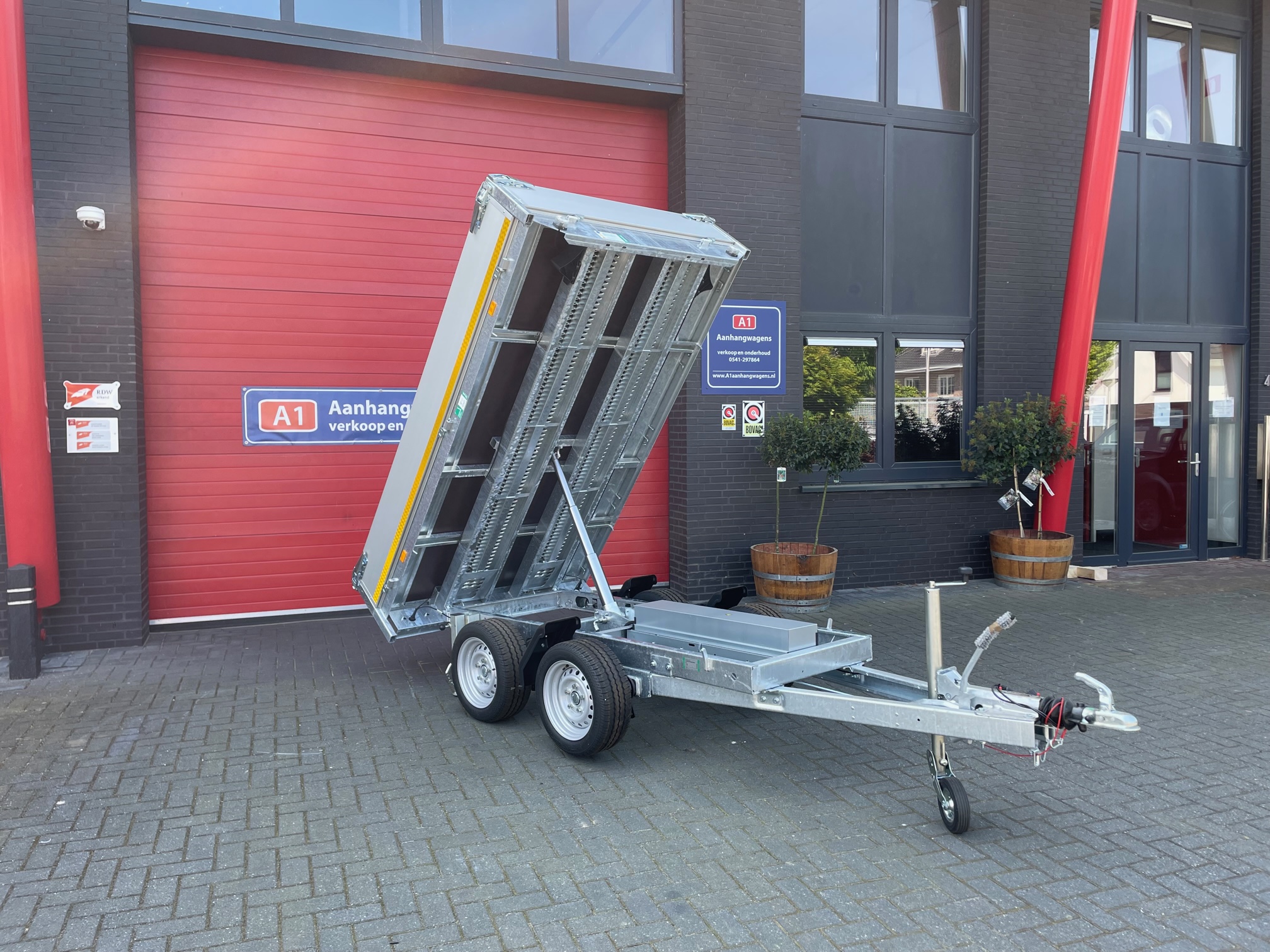 Eduard dubbel-as elektrische achterwaartse kipper 2000kg