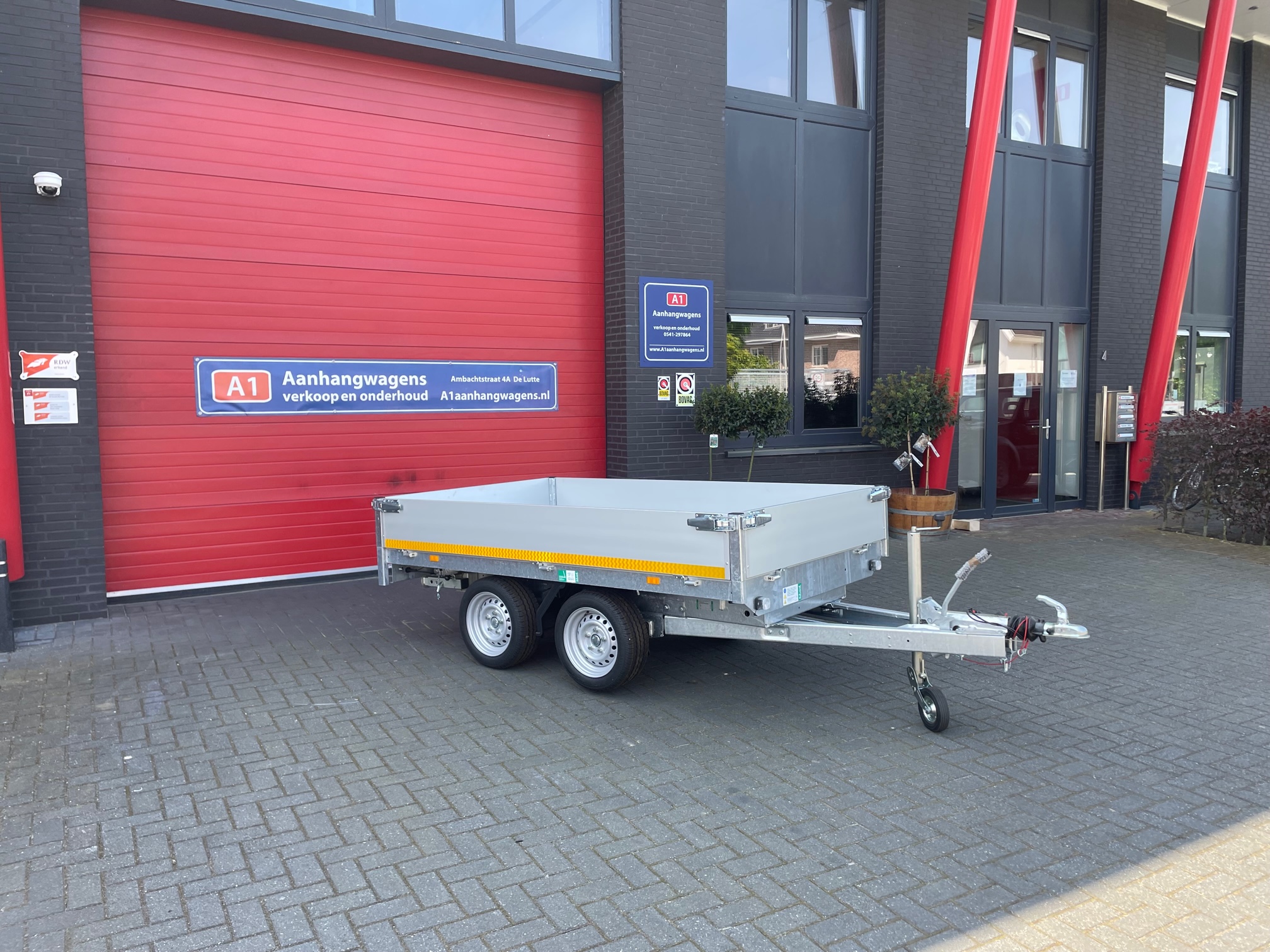 Eduard dubbel-as elektrische achterwaartse kipper 2000kg