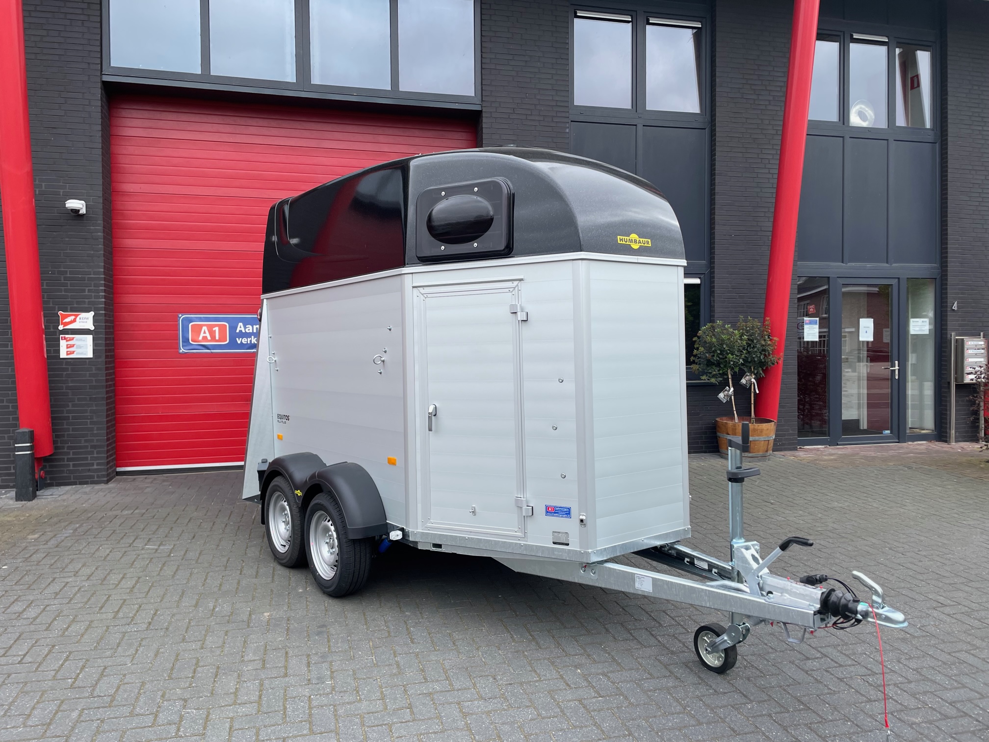 Humbaur Equitos Alu Plus paardentrailer 2000kg