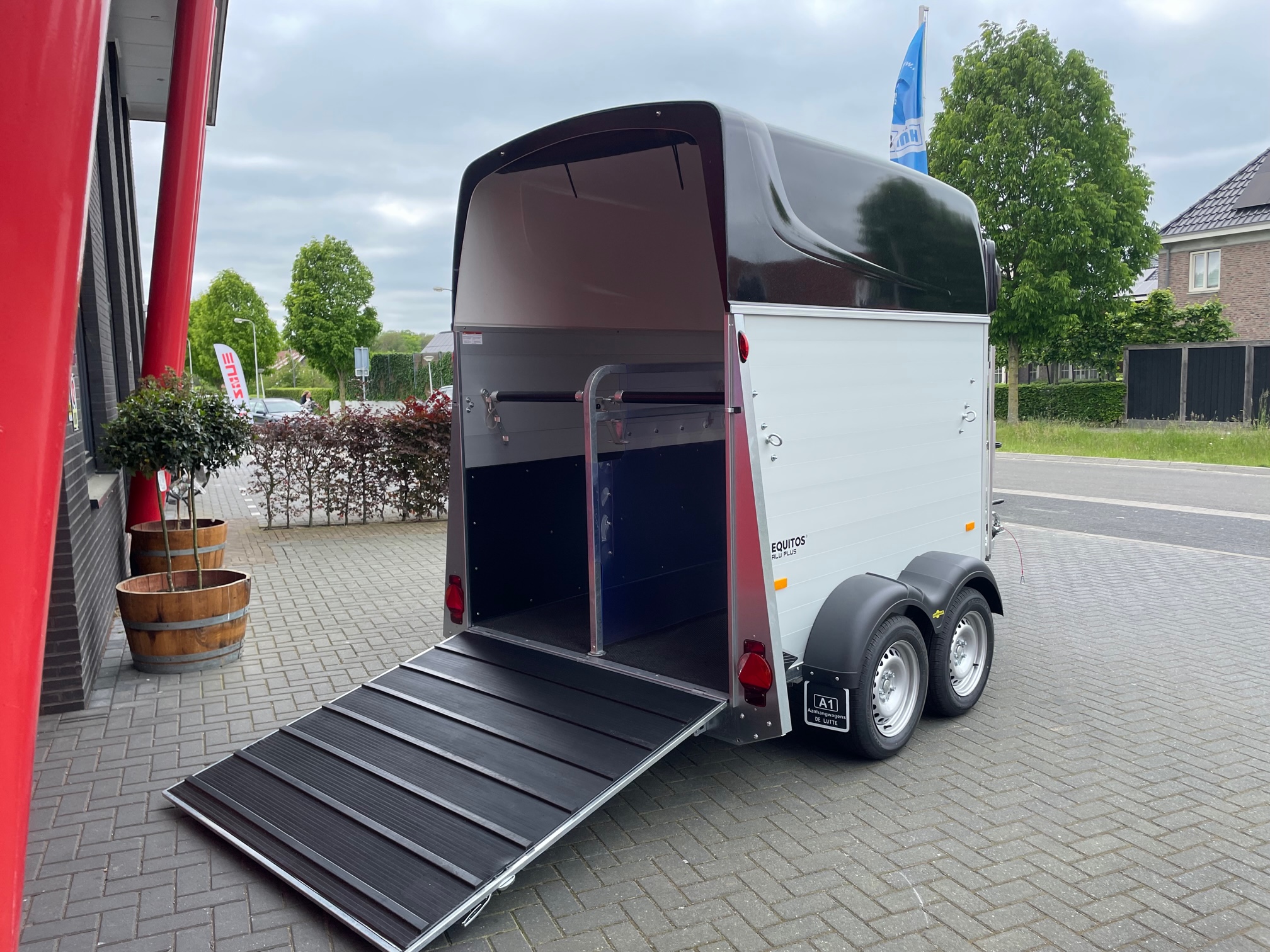 Humbaur Equitos Alu Plus paardentrailer 2000kg