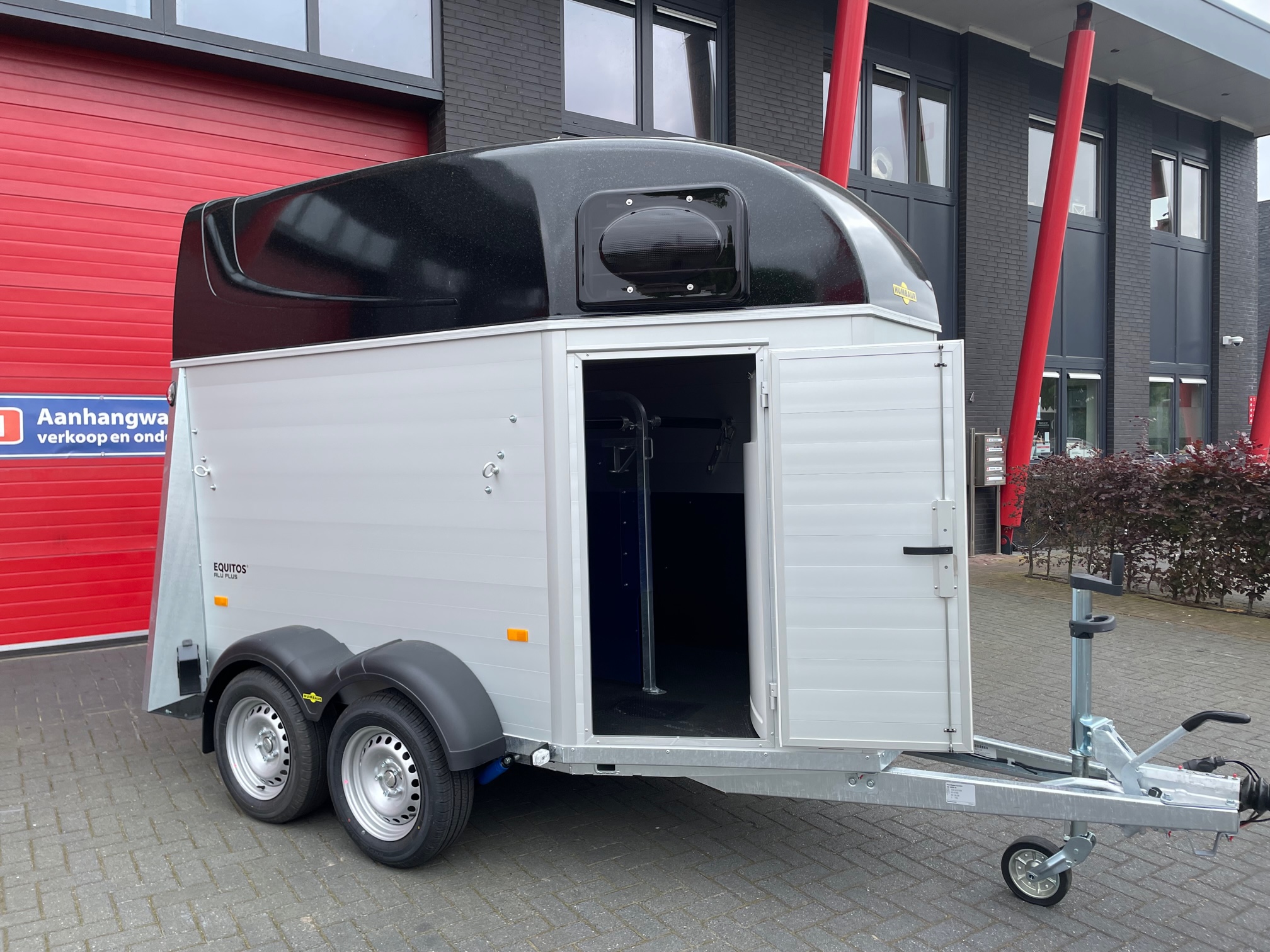 Humbaur Equitos Alu Plus paardentrailer 2000kg