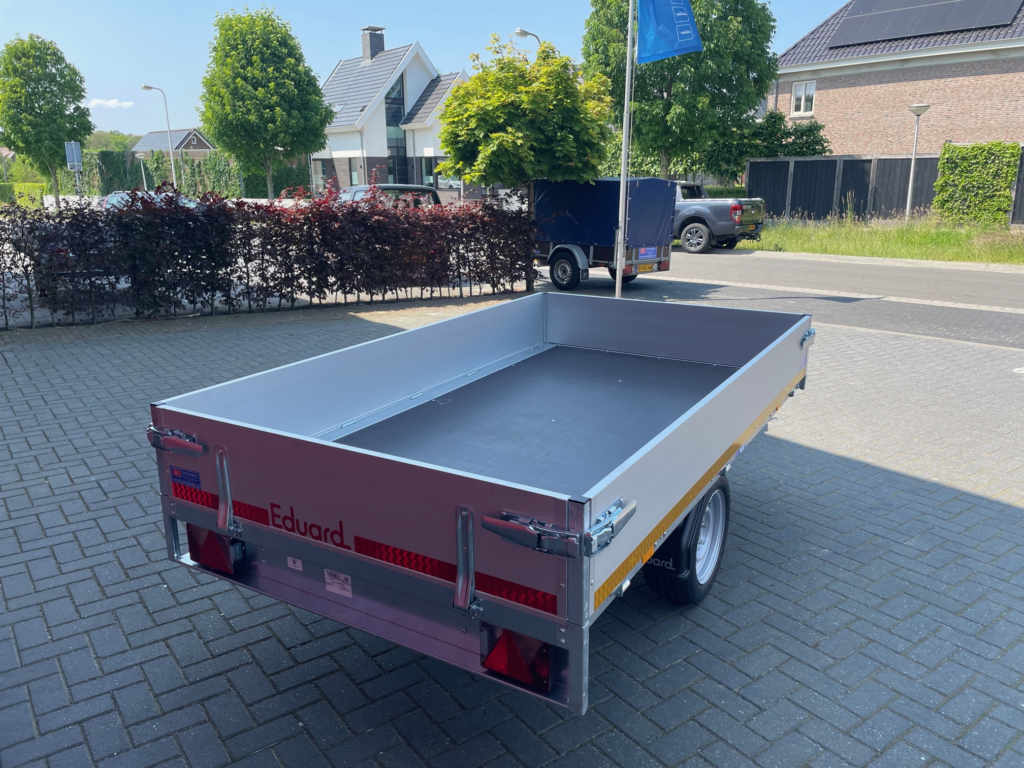 Eduard enkel-as ongeremde plateauwagen 750kg
