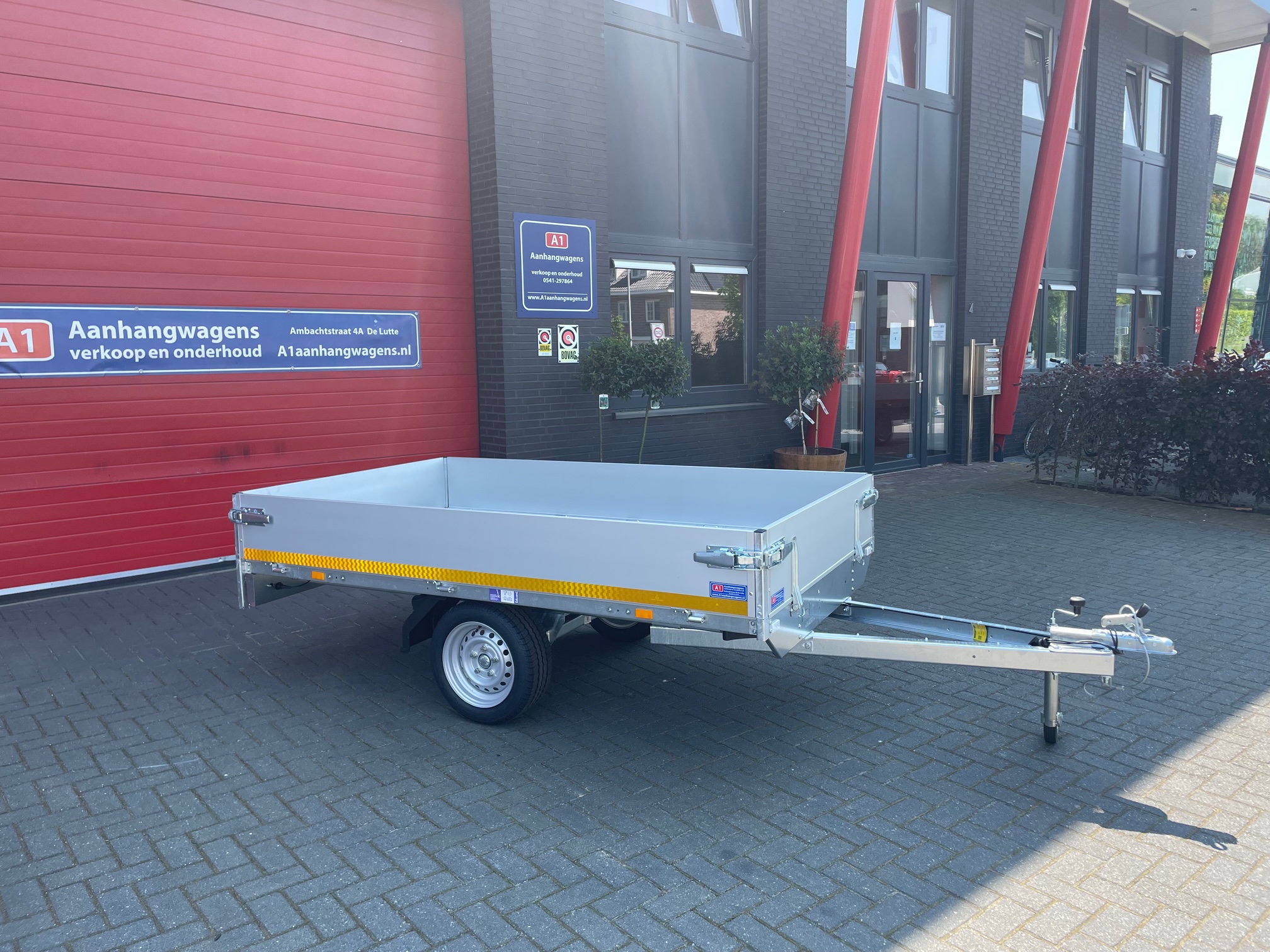 Eduard enkel-as ongeremde plateauwagen 750kg