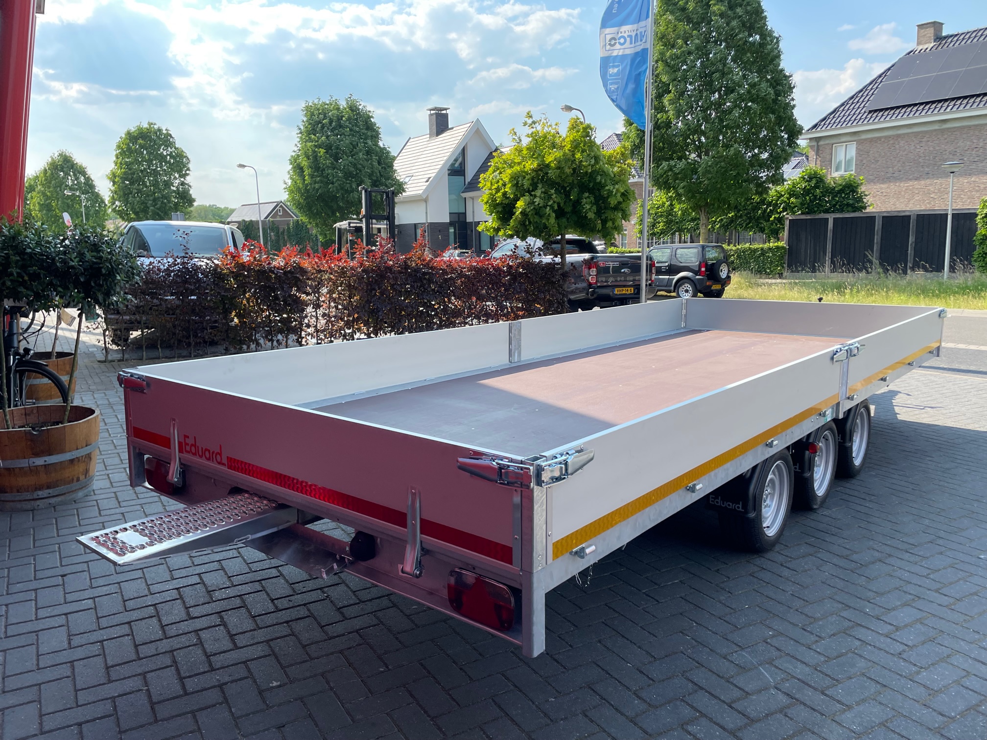 Eduard drie-asser plateauwagen 3500kg