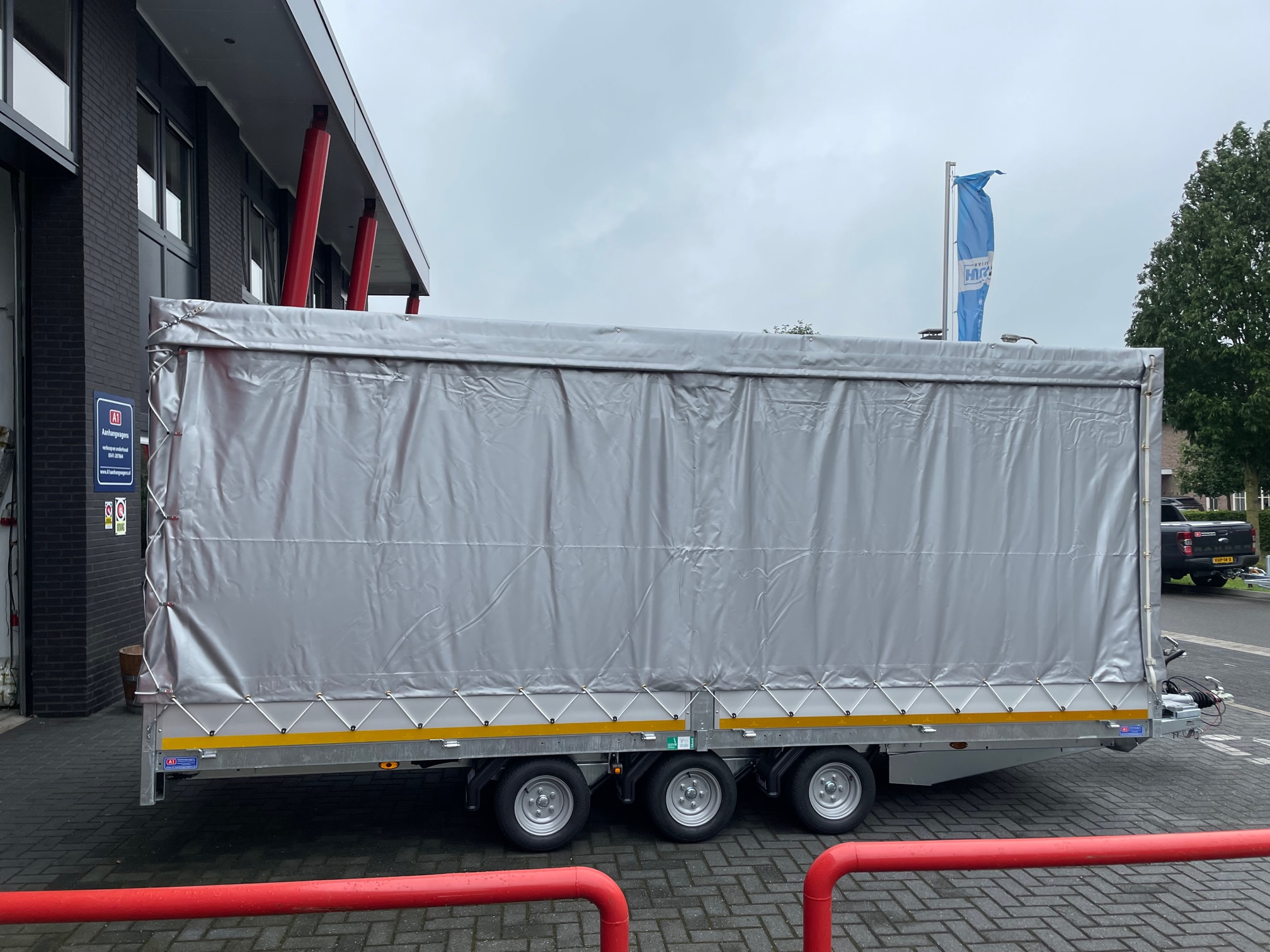 Eduard drie-asser plateauwagen 3500kg