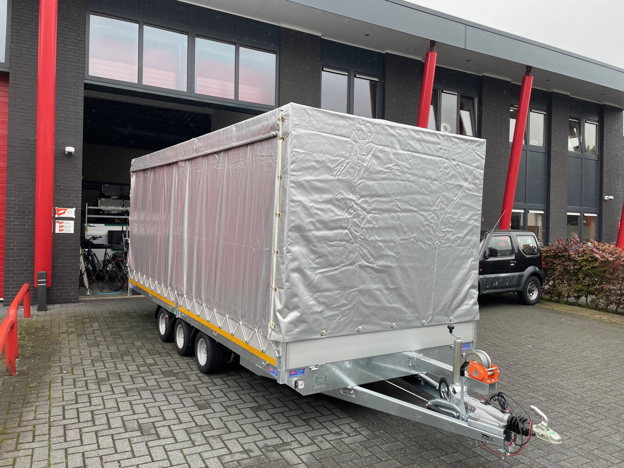 Eduard drie-asser plateauwagen 3500kg