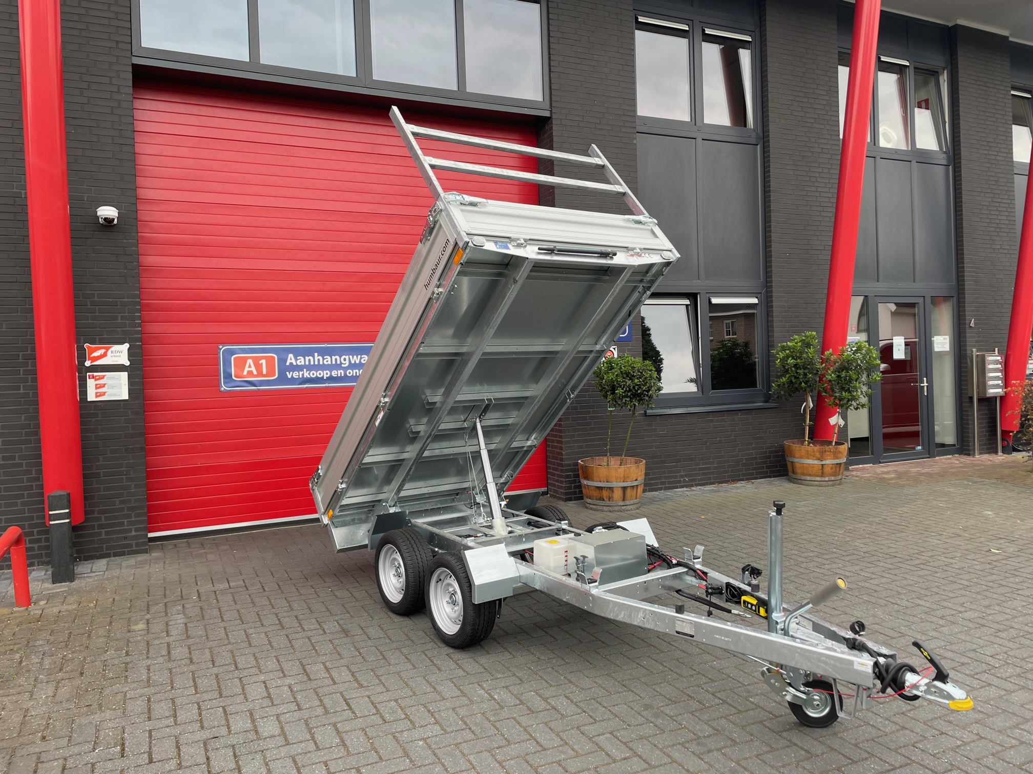 Humbaur HUK twee-assige elektrische achterwaartse kipper 2700kg