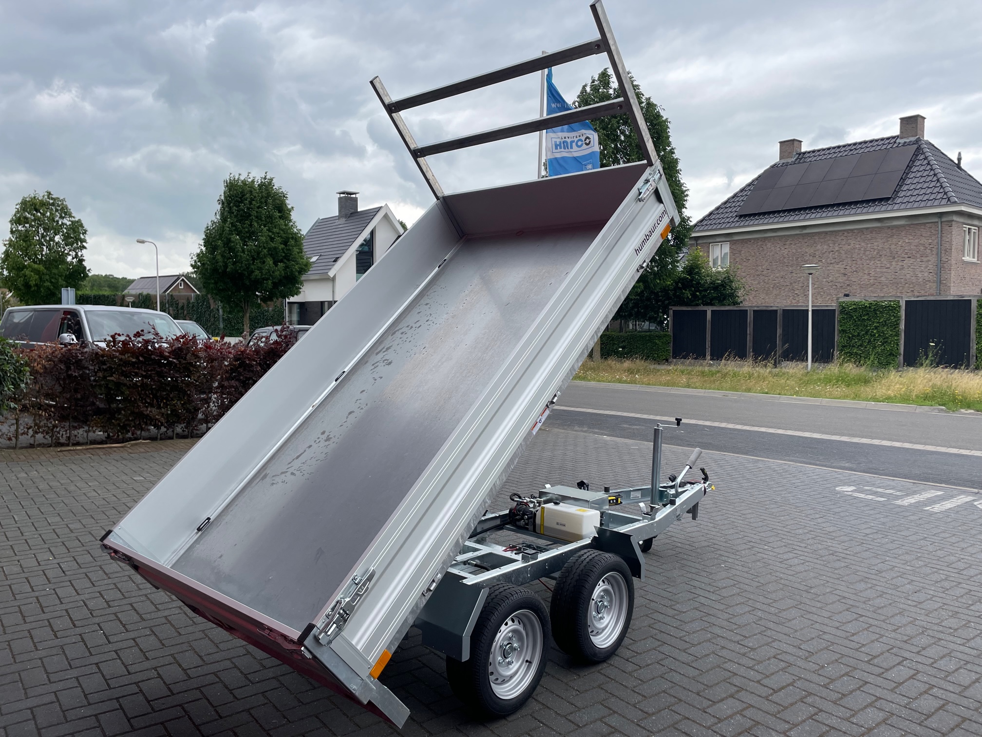 Humbaur HUK twee-assige elektrische achterwaartse kipper 2700kg