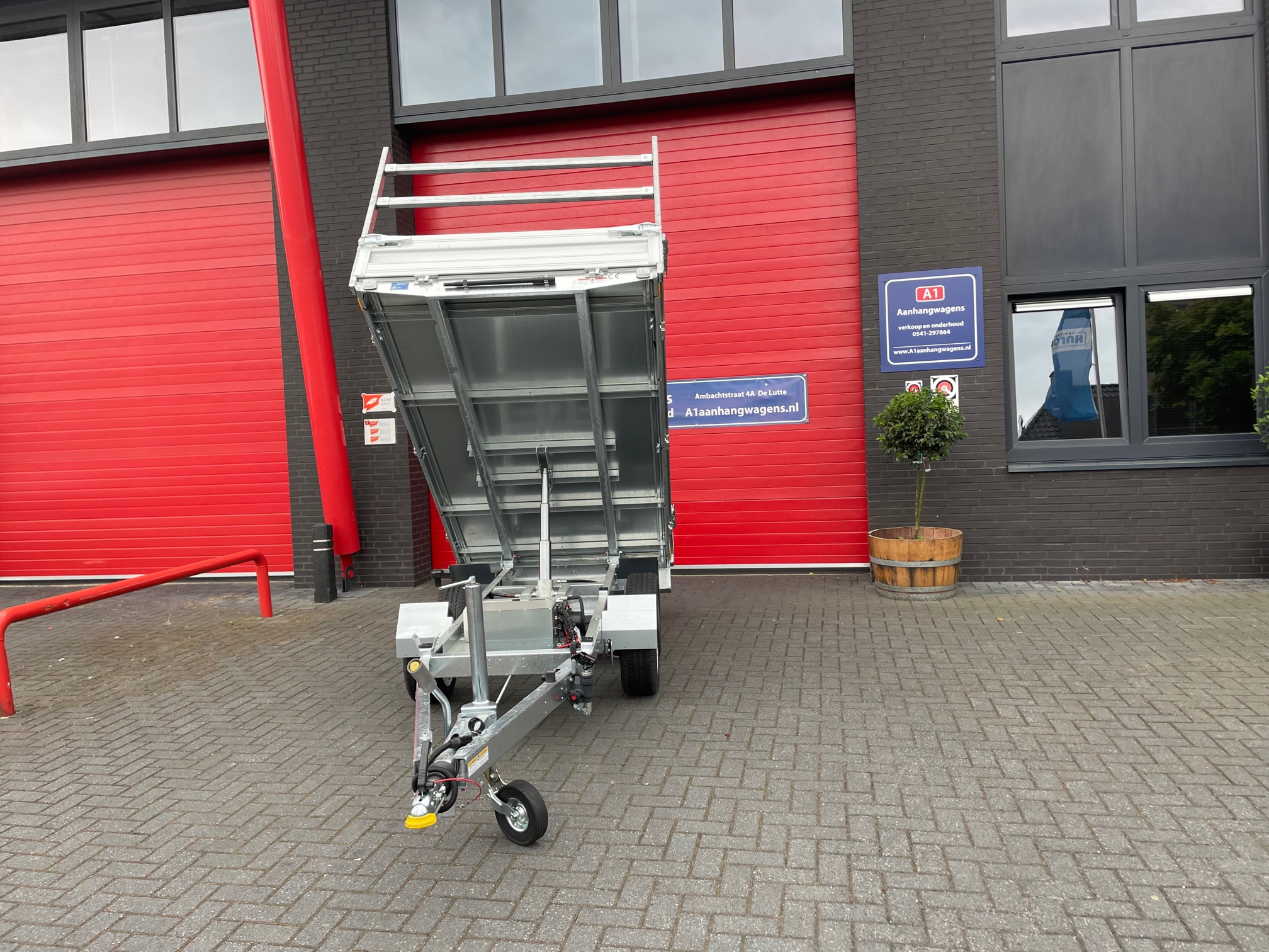 Humbaur HUK twee-assige elektrische achterwaartse kipper 2700kg