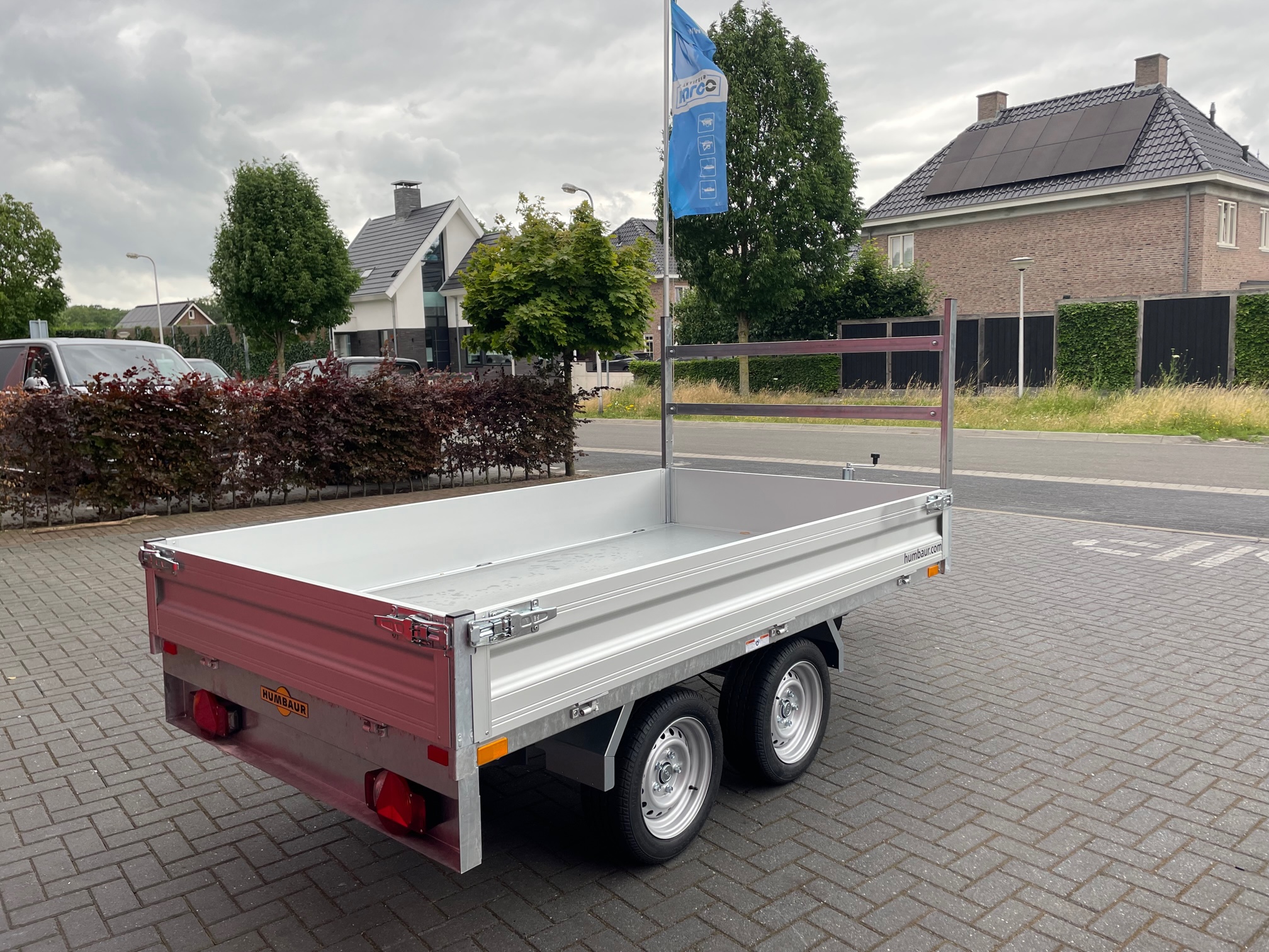 Humbaur HUK twee-assige elektrische achterwaartse kipper 2700kg