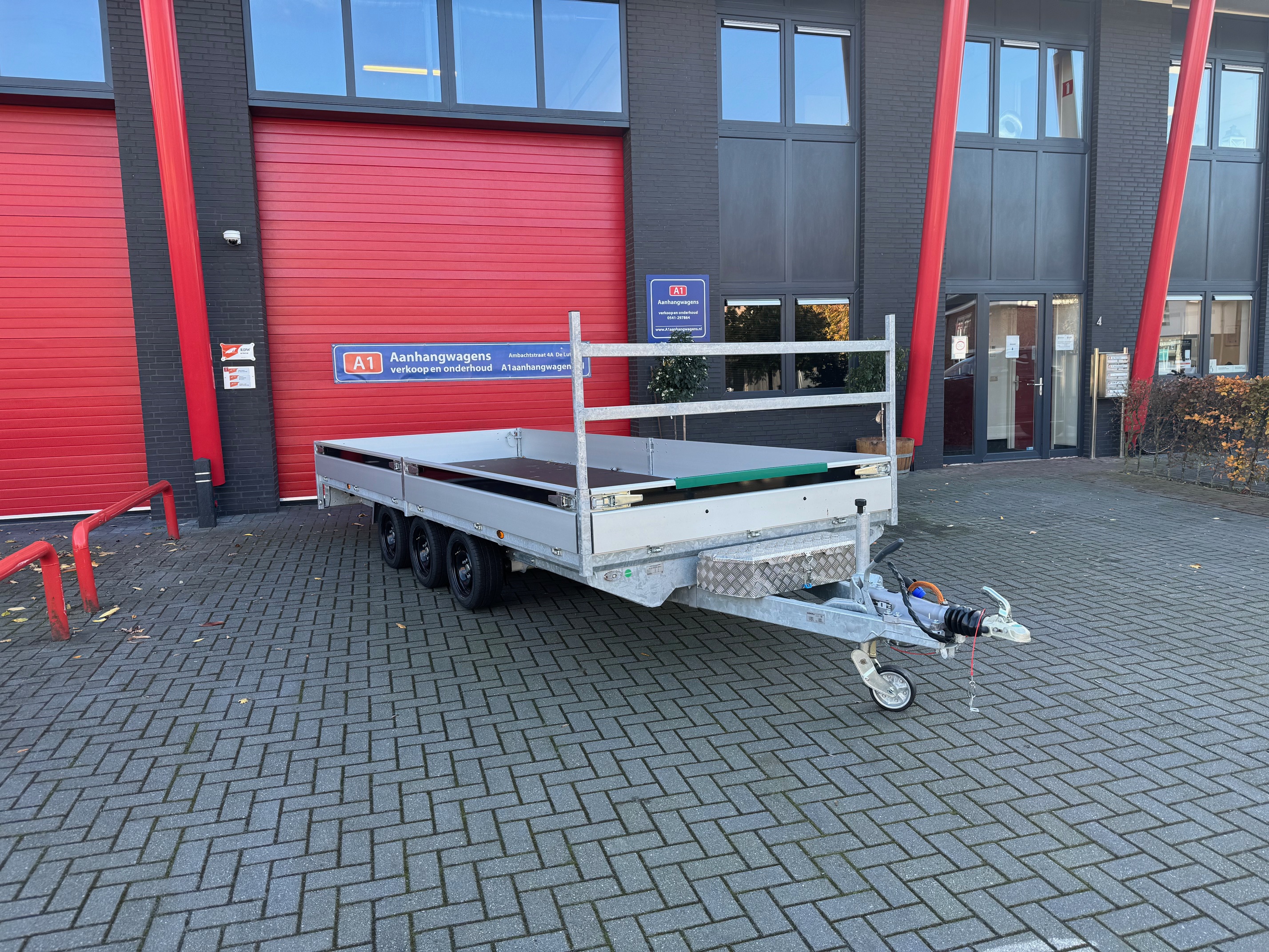 Henra Major Xpert drie-asser plateauwagen 3500kg