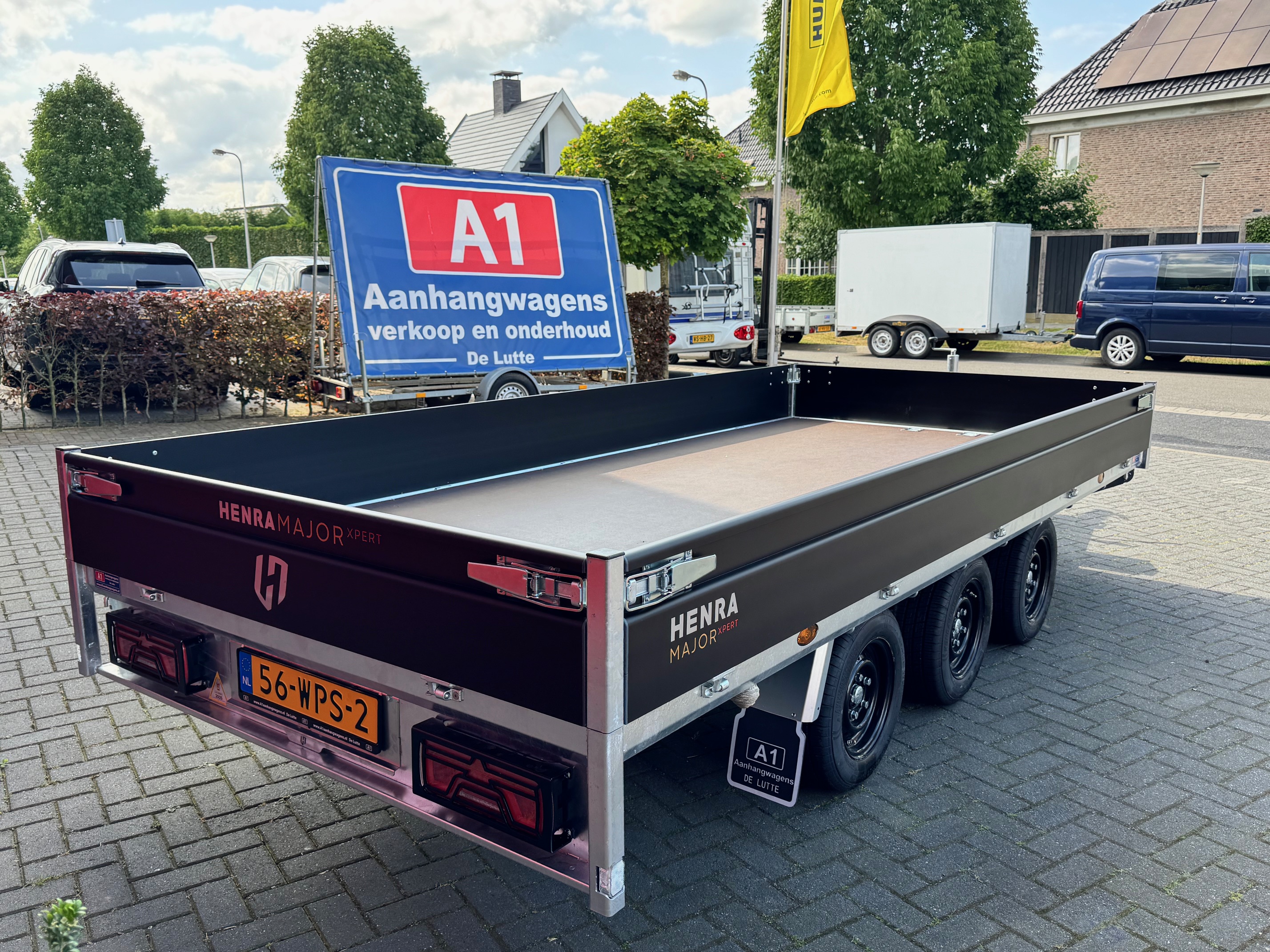 Henra Major Xpert drie-asser plateauwagen 3500kg (ook in zwart beschikbaar!)