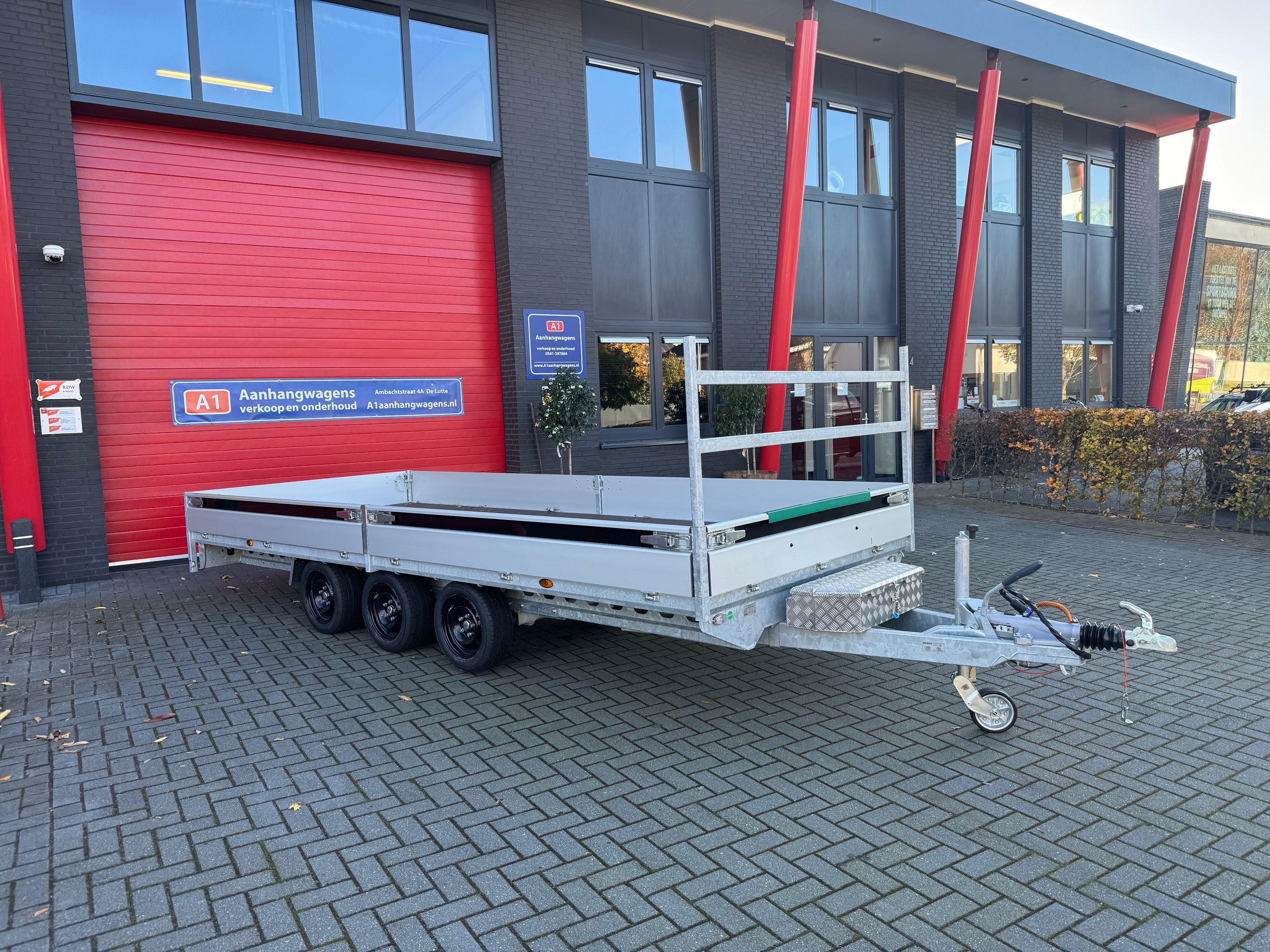 Henra Major Xpert drie-asser plateauwagen 3500kg
