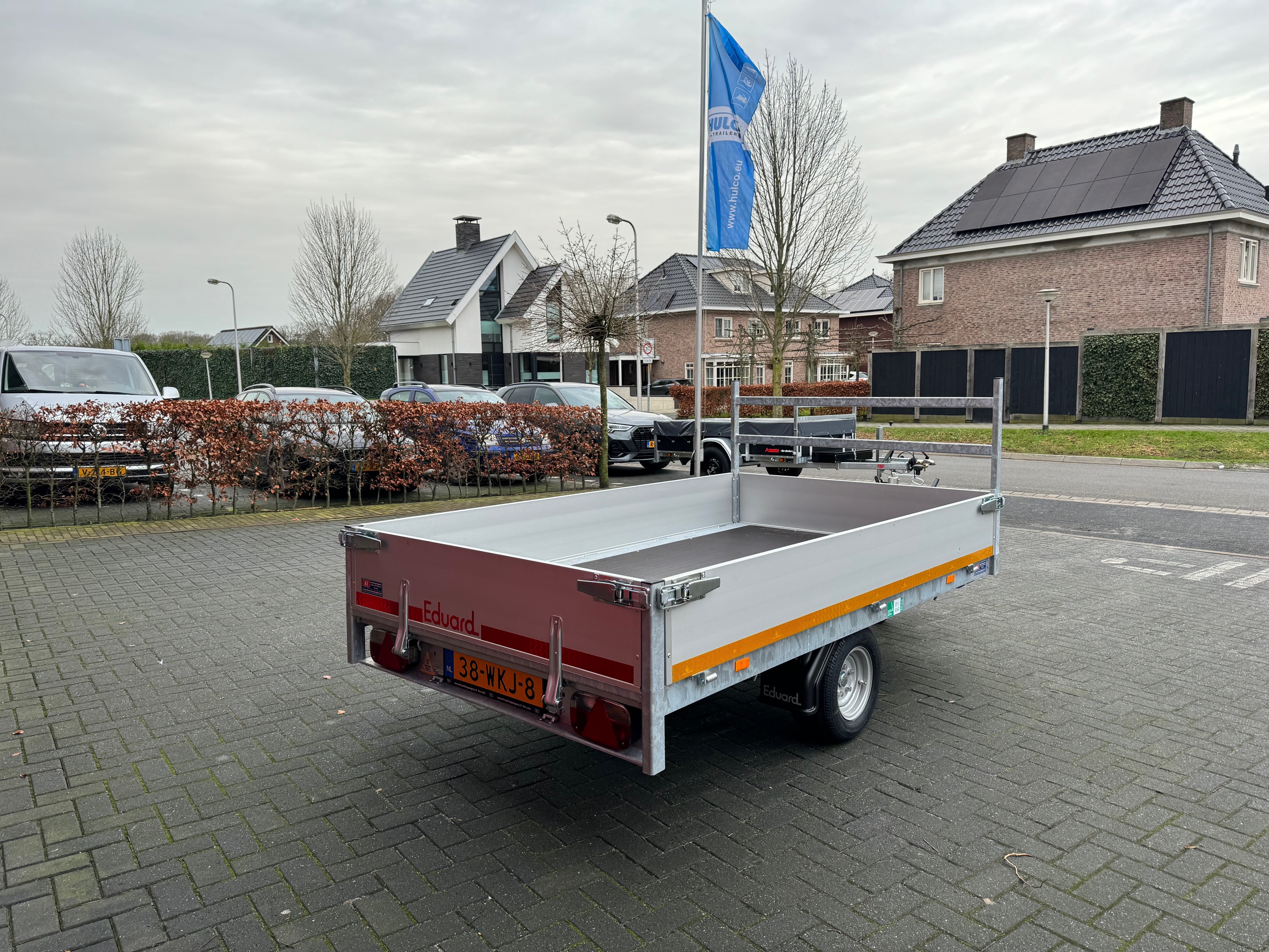 Eduard enkel-as plateauwagen met oprijplaten 1350kg