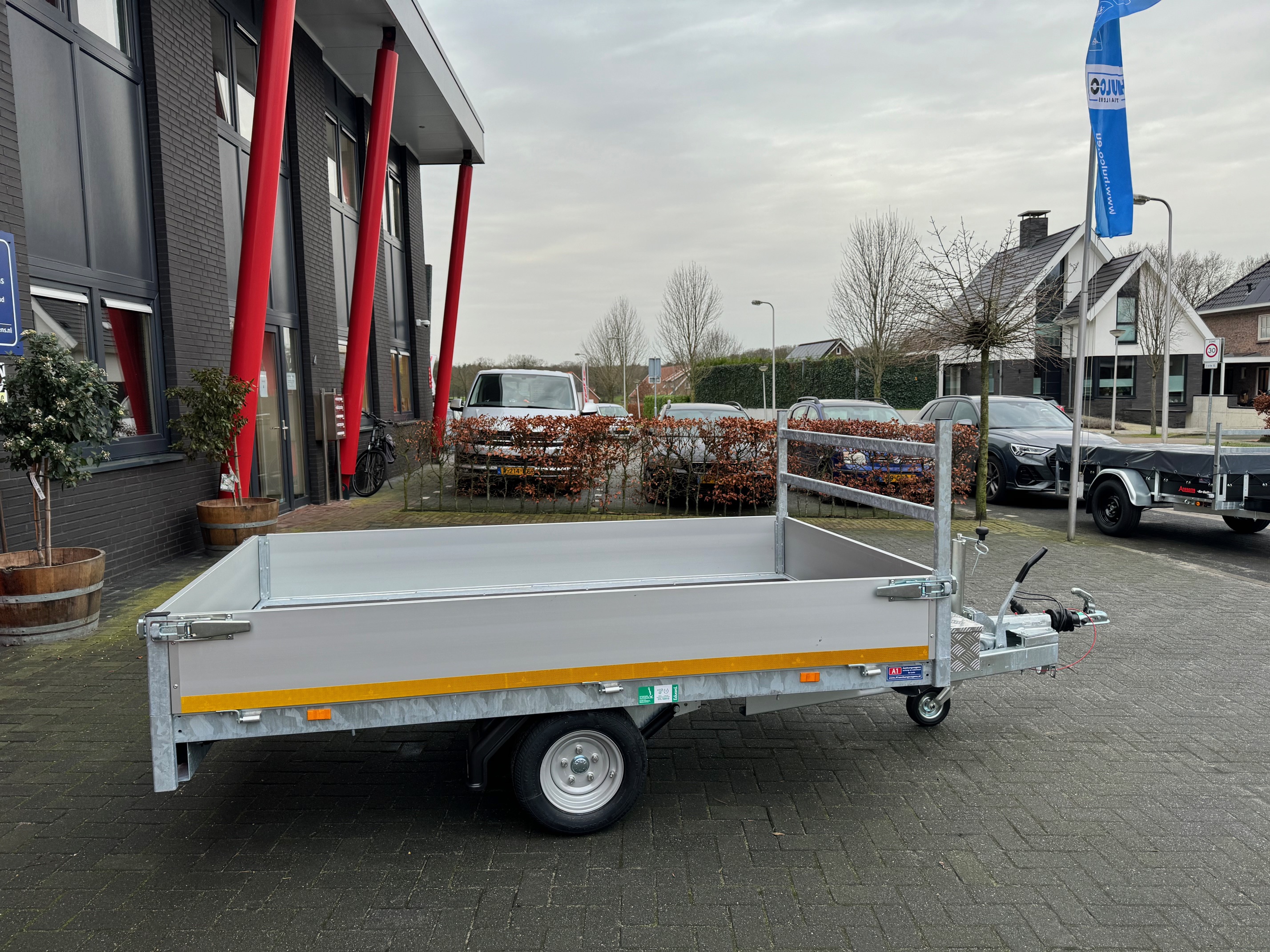 Eduard enkel-as plateauwagen met oprijplaten 1350kg