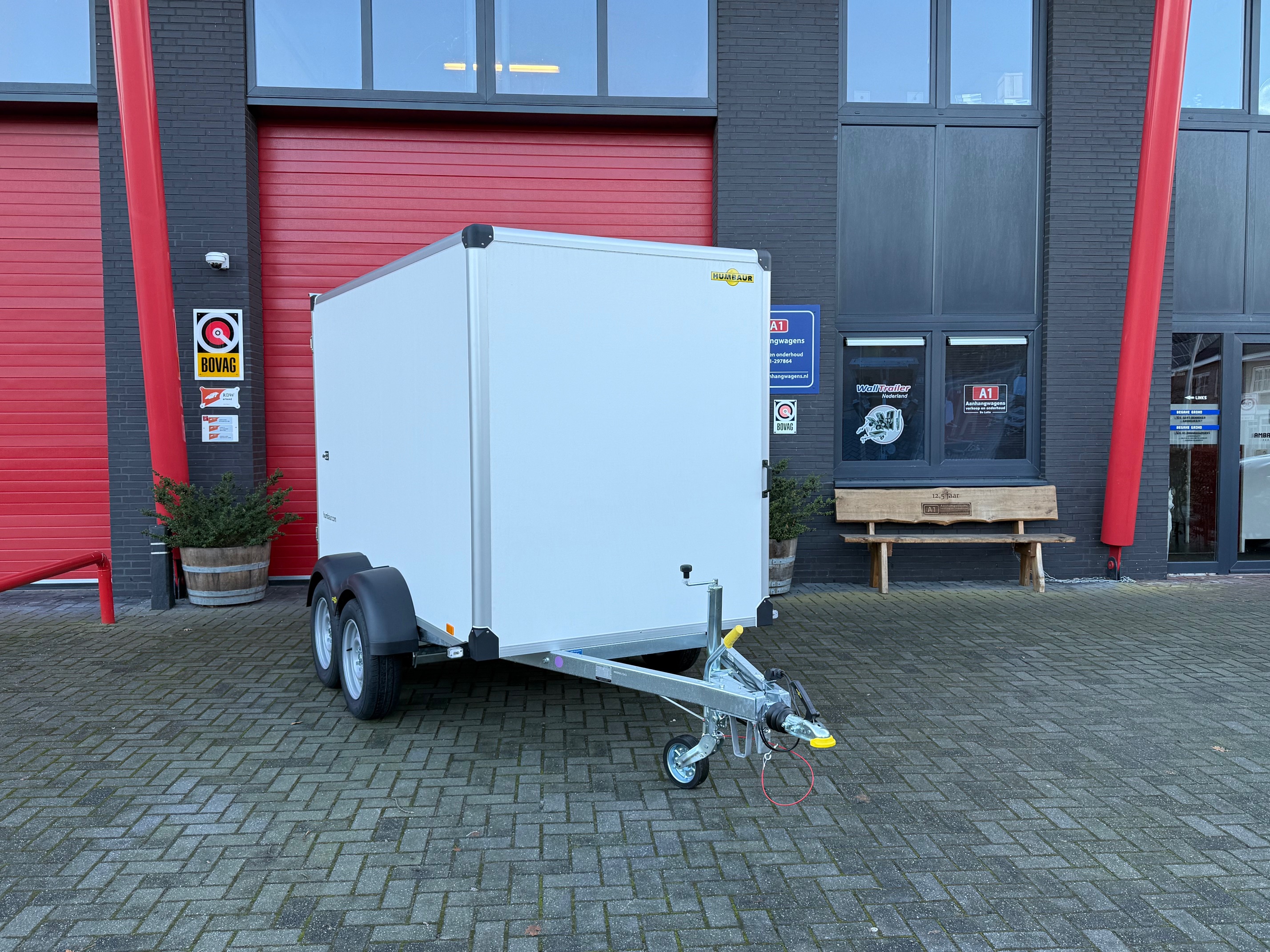 Humbaur HK dubbel-as gesloten bakwagen 304x151x180cm