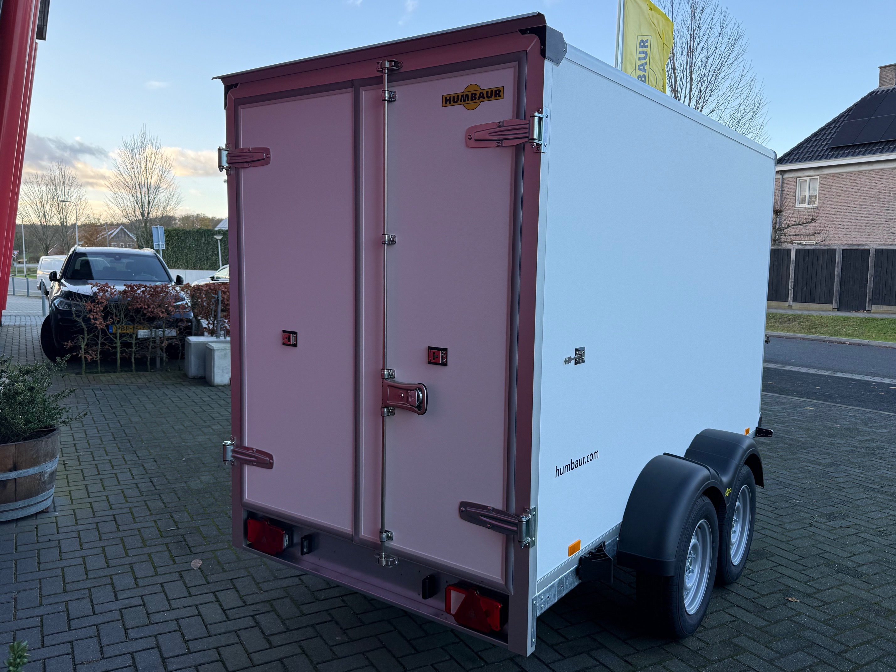 Humbaur HK dubbel-as gesloten bakwagen 304x151x180cm