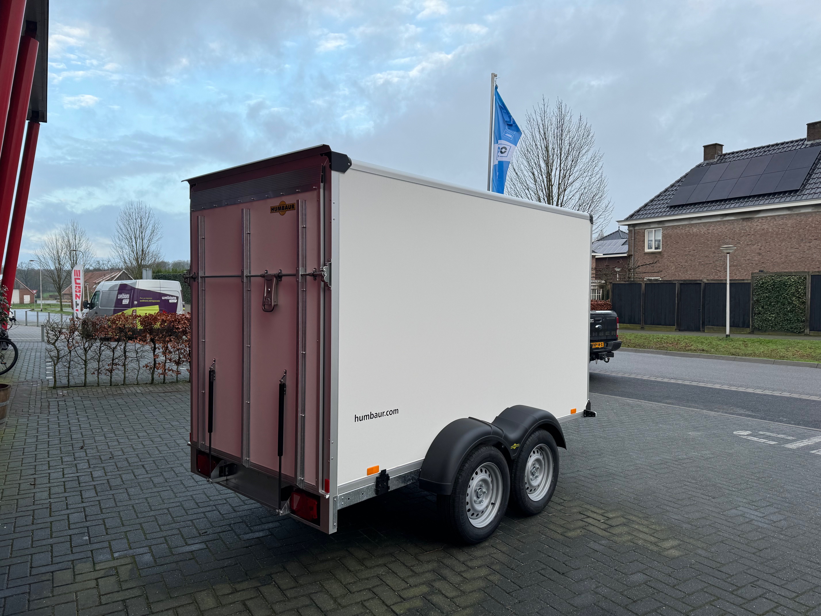 Humbaur HK dubbel-as gesloten bakwagen 2500kg