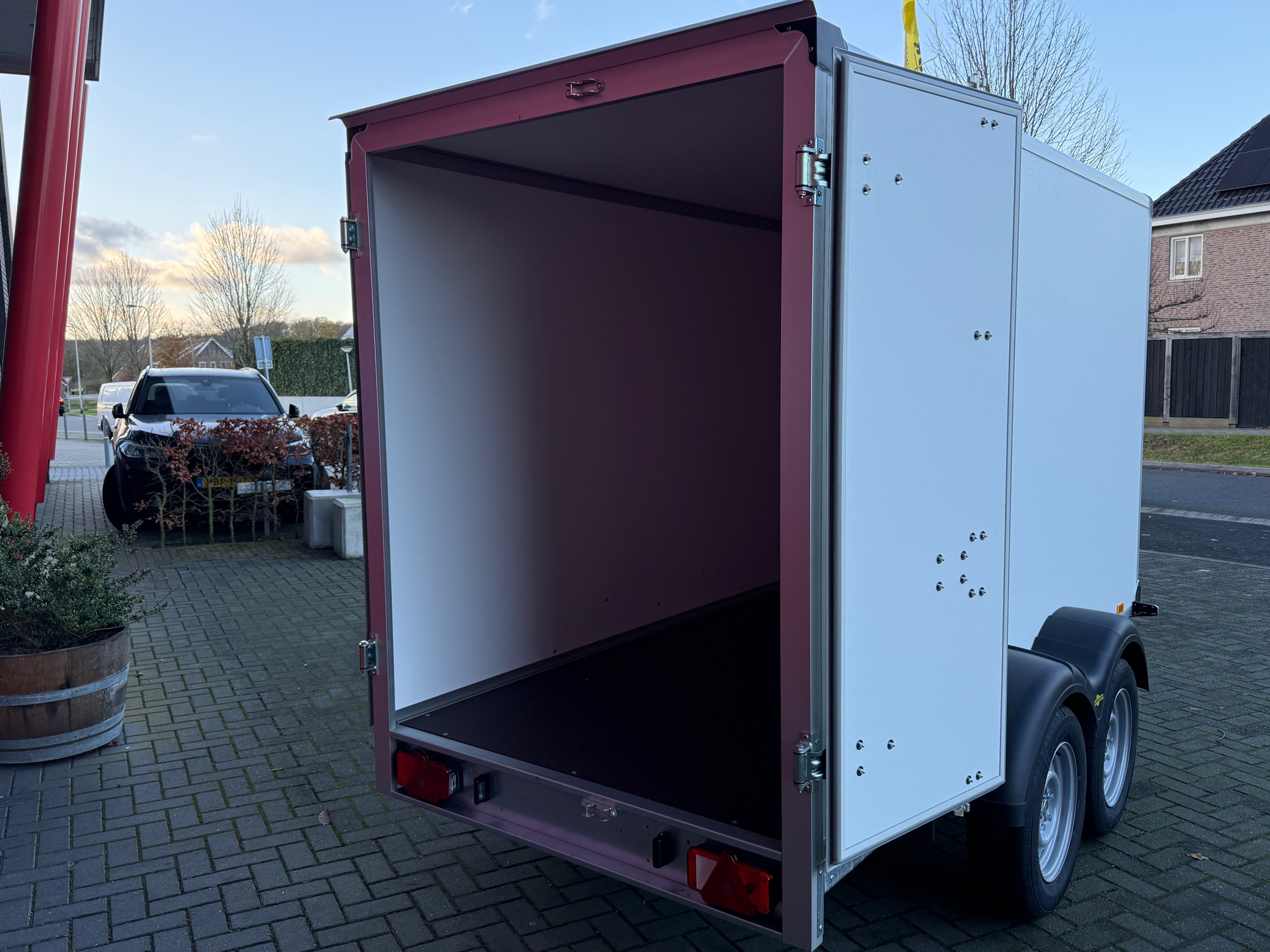Humbaur HK dubbel-as gesloten bakwagen 304x151x180cm