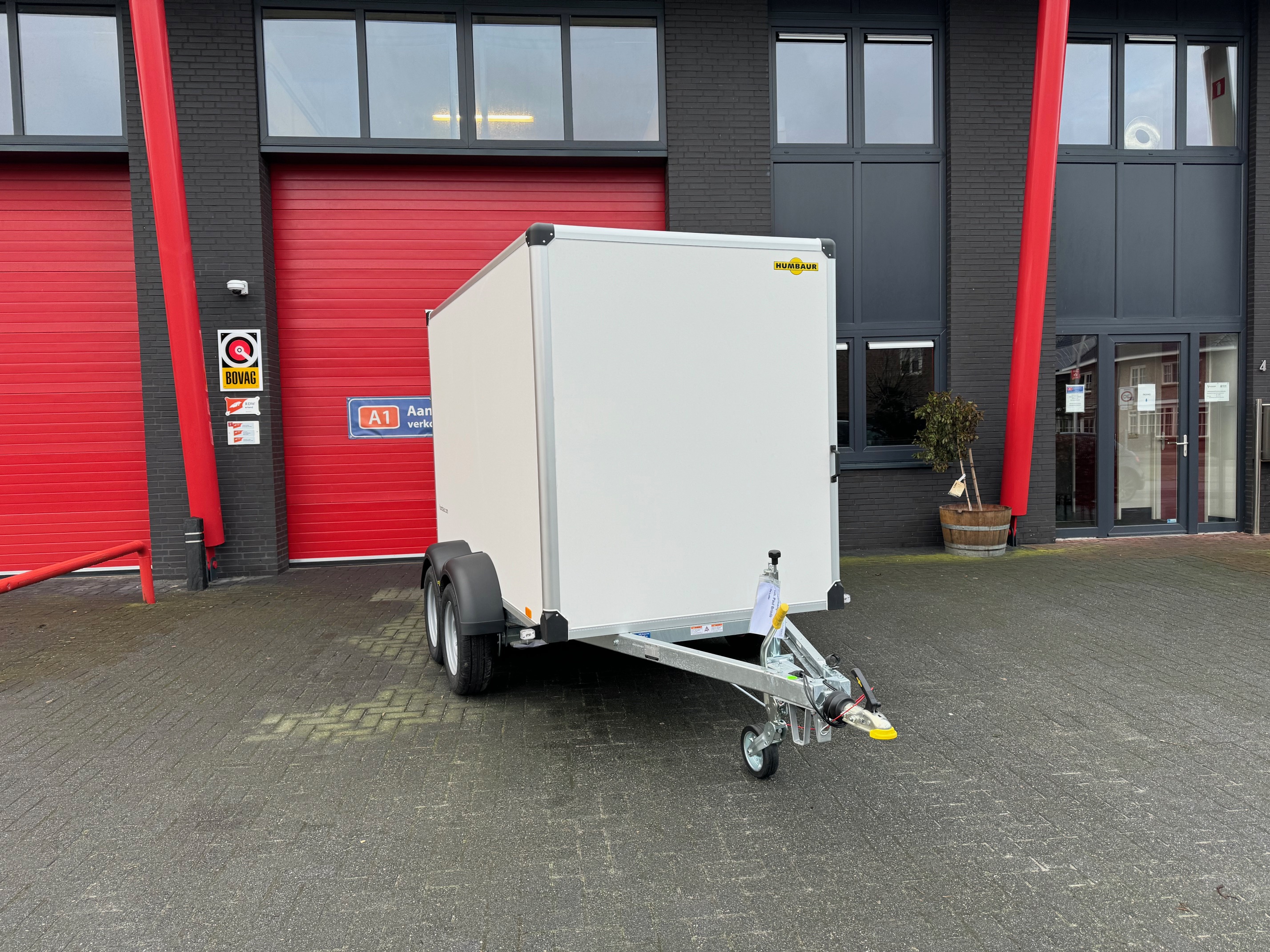 Humbaur HK dubbel-as gesloten bakwagen 2500kg