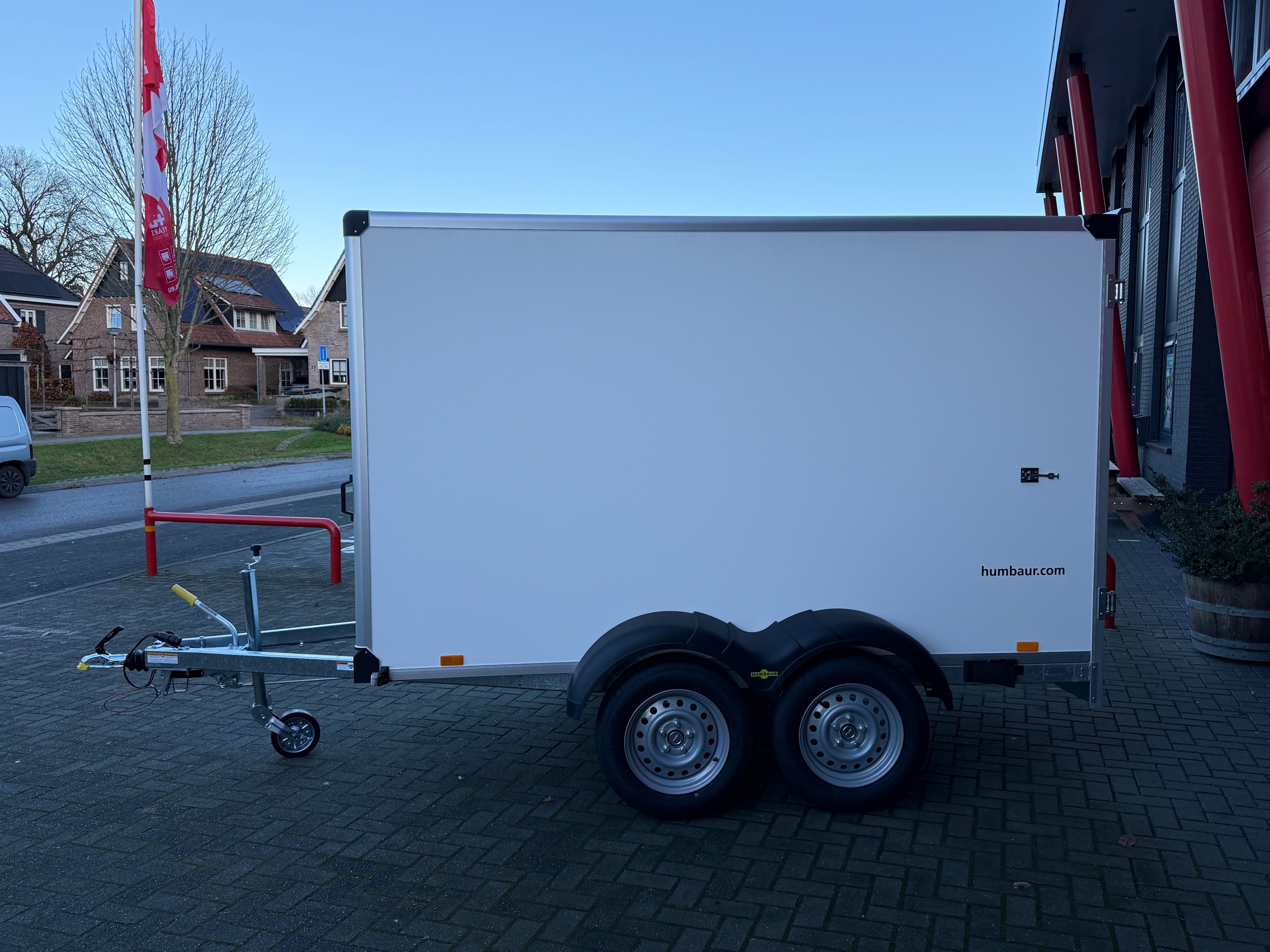 Humbaur HK dubbel-as gesloten bakwagen 304x151x180cm