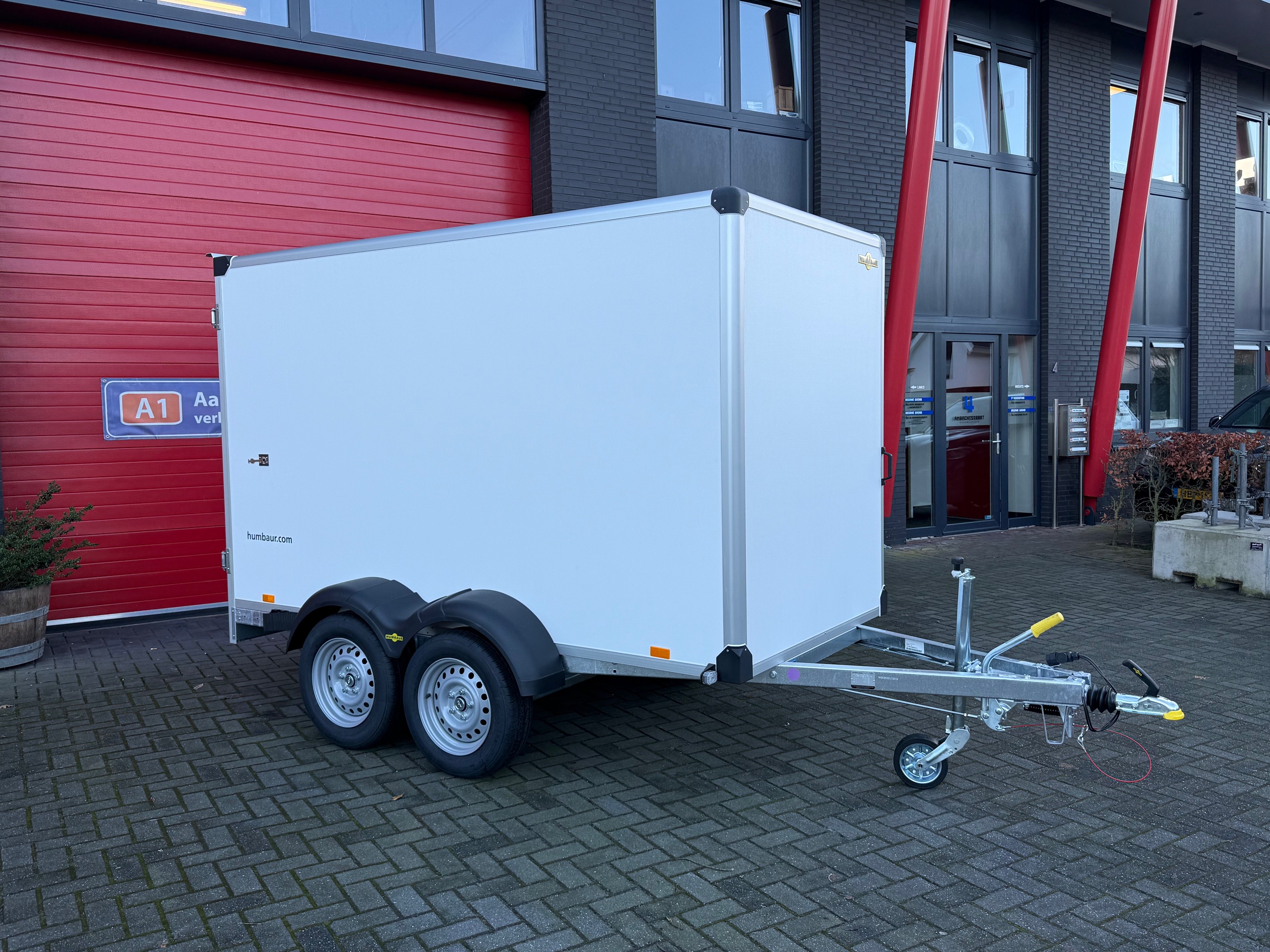 Humbaur HK dubbel-as gesloten bakwagen 304x151x180cm