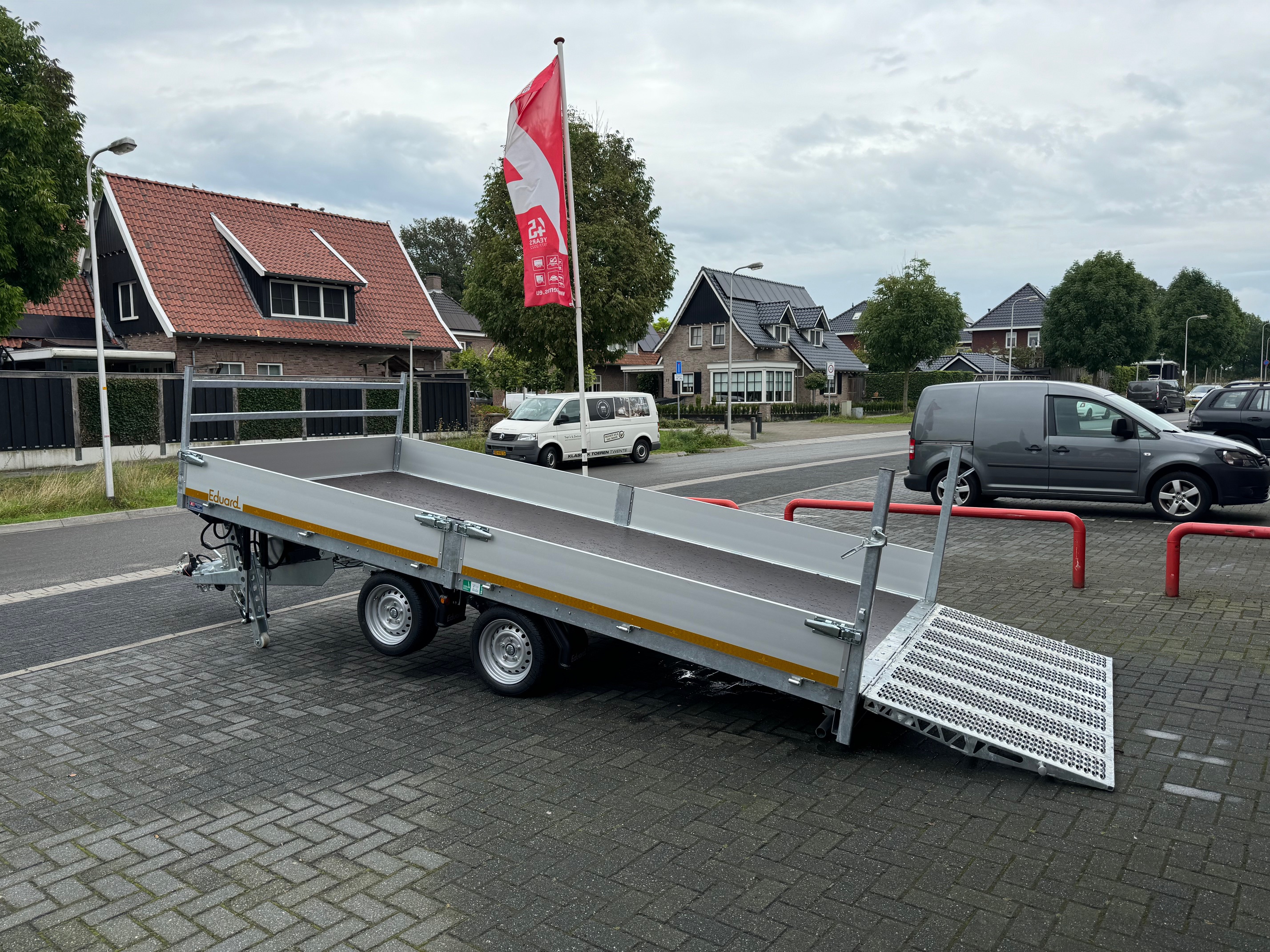 Eduard unieke dubbel-as kantelbare plateauwagen met oprijklep