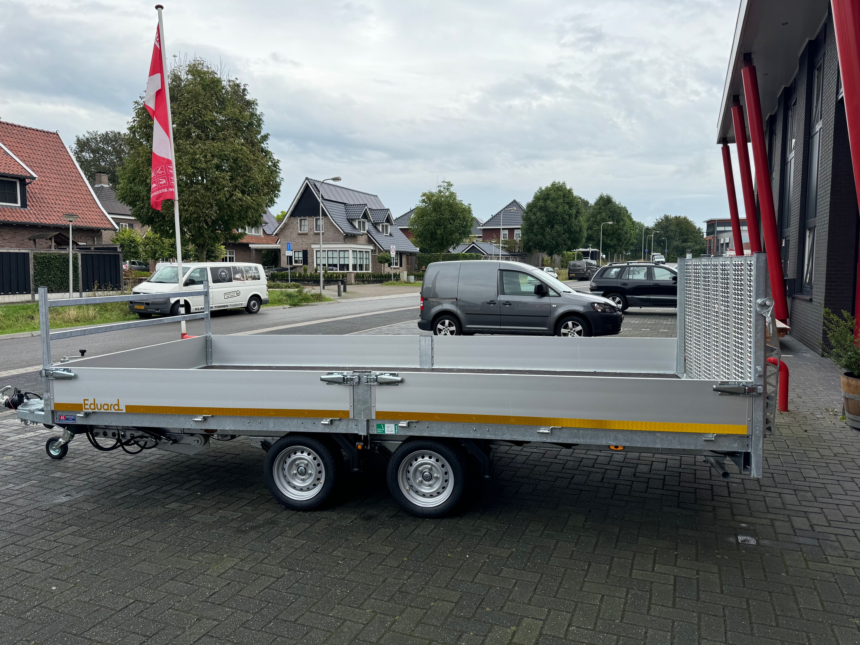 Eduard unieke dubbel-as kantelbare plateauwagen met oprijklep