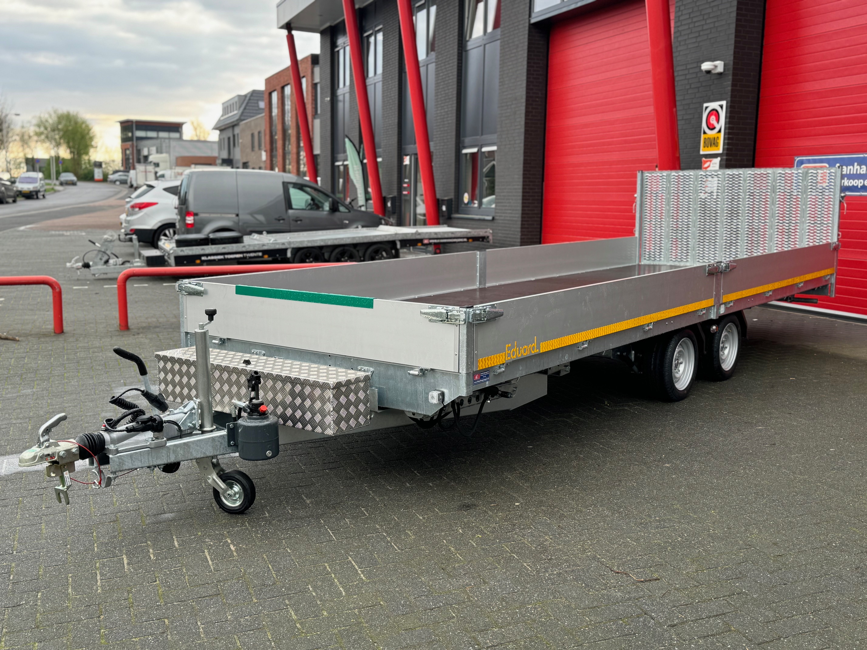 Eduard unieke dubbel-as kantelbare plateauwagen met oprijklep