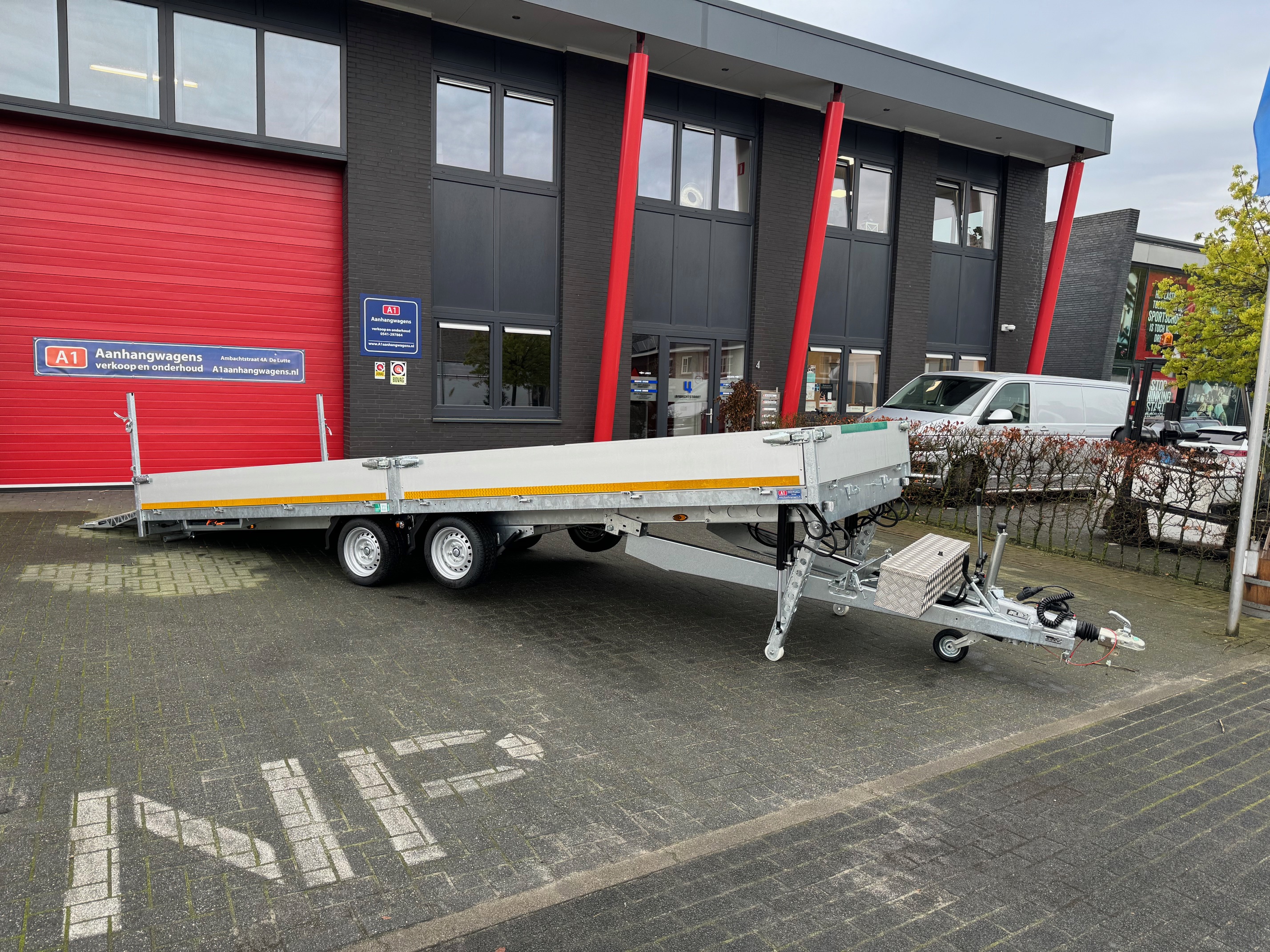 Eduard unieke dubbel-as kantelbare plateauwagen met oprijklep