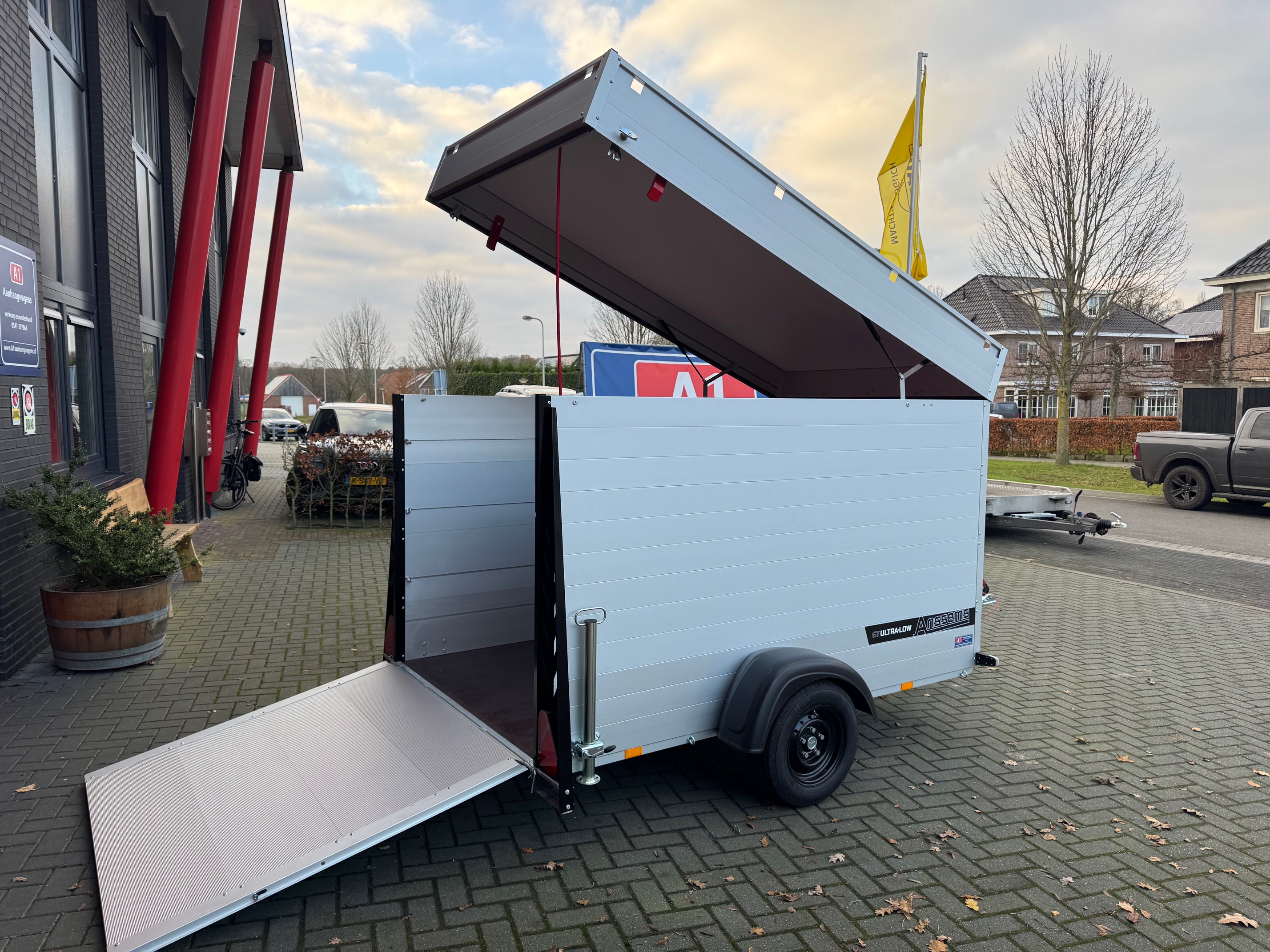Anssems Ultra lage gesloten aanhanger 251x151cm of 301x151cm