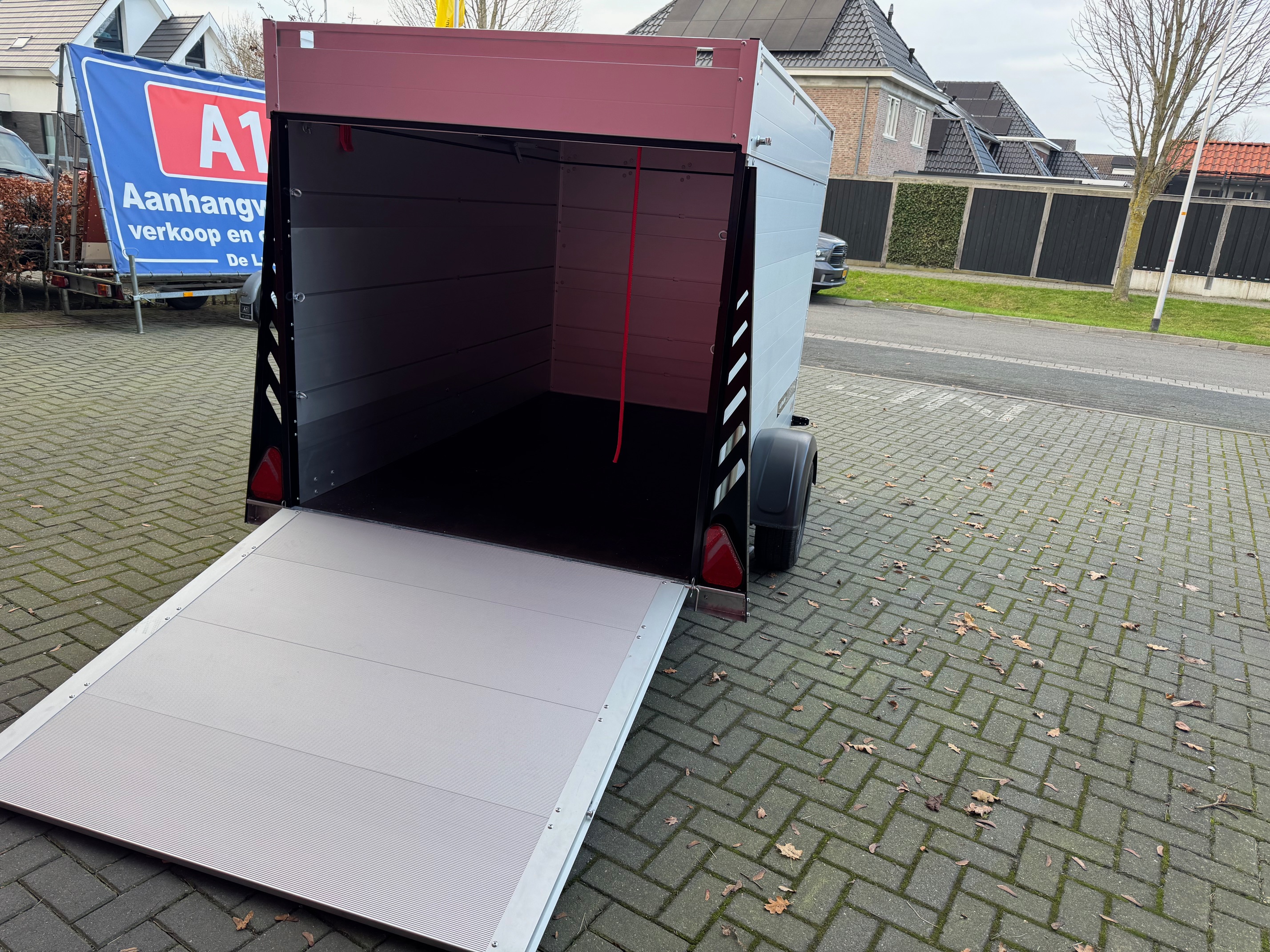 Anssems Ultra lage gesloten aanhanger 251x151cm of 301x151cm