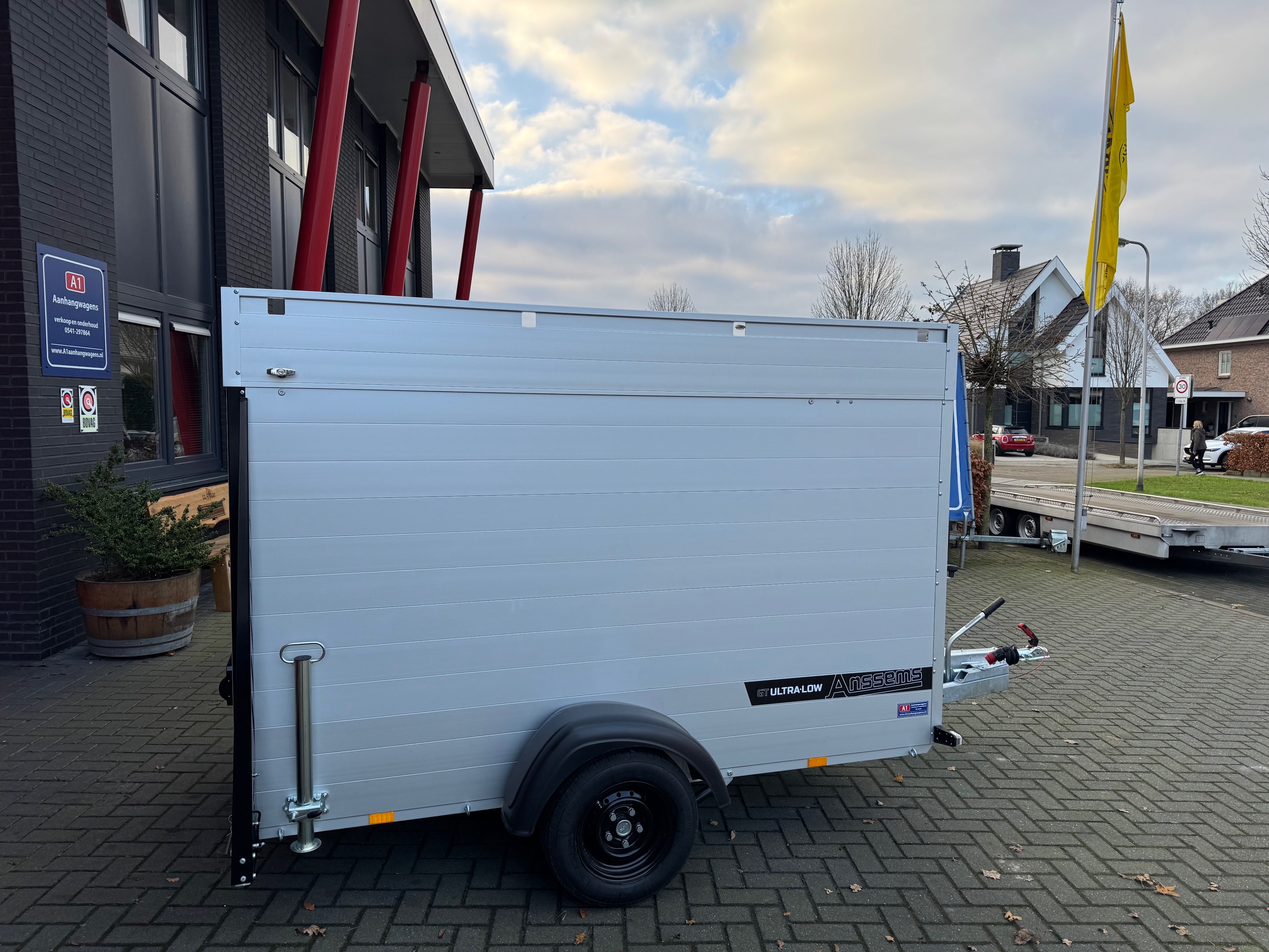 Anssems Ultra lage gesloten aanhanger 251x151cm of 301x151cm