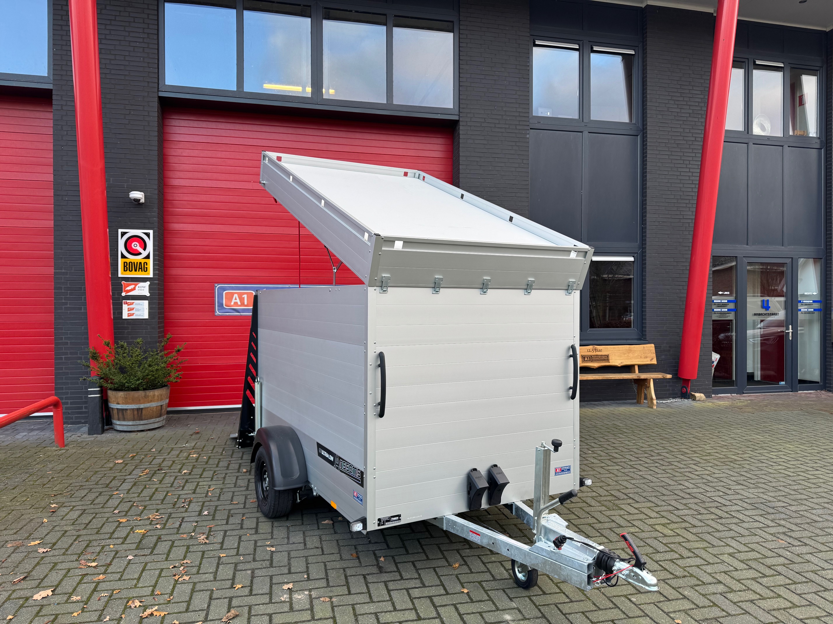 Anssems Ultra lage gesloten aanhanger 251x151cm of 301x151cm