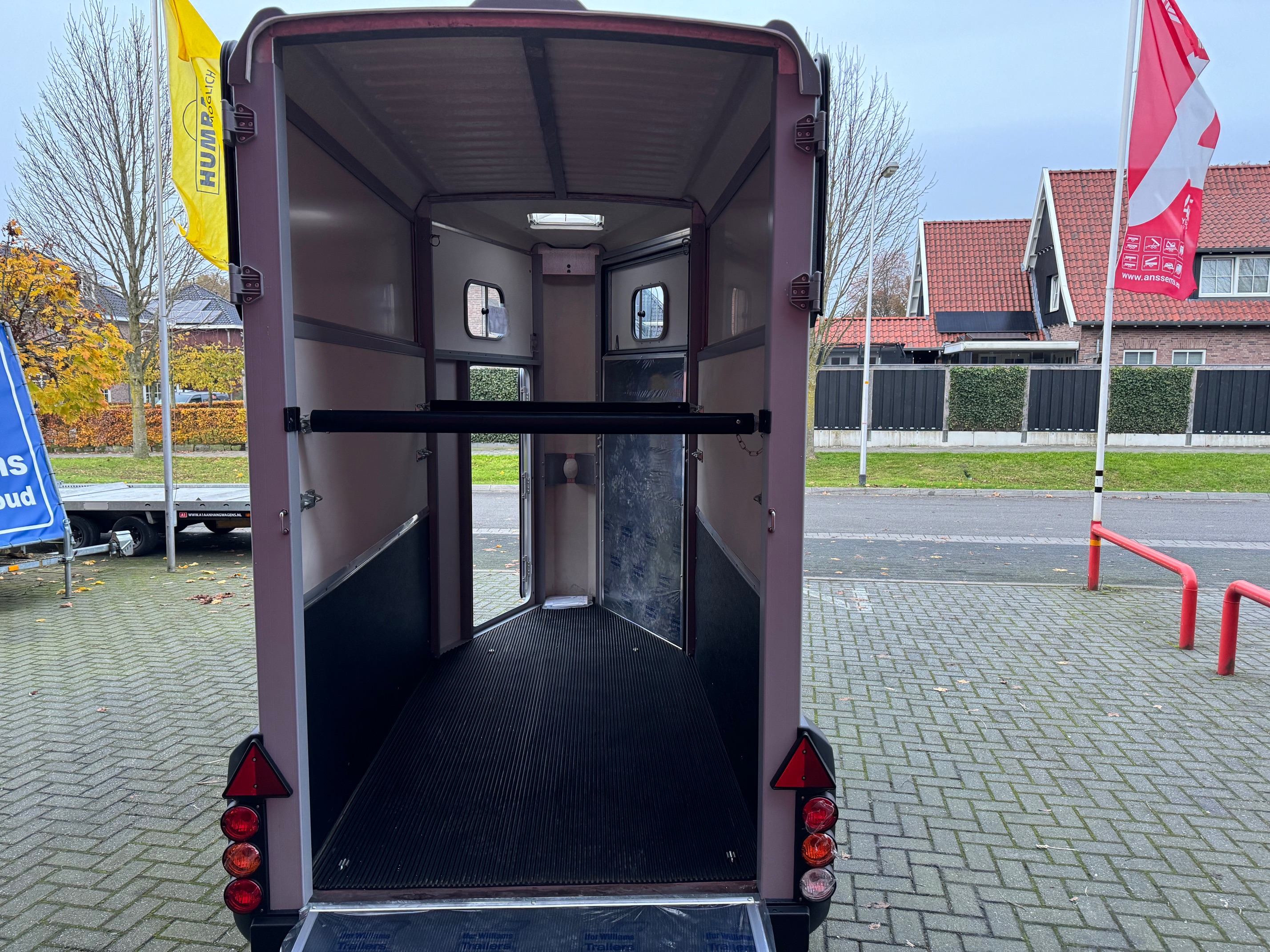 Ifor Williams HB403 1,5 paards trailer met vooruitloop!