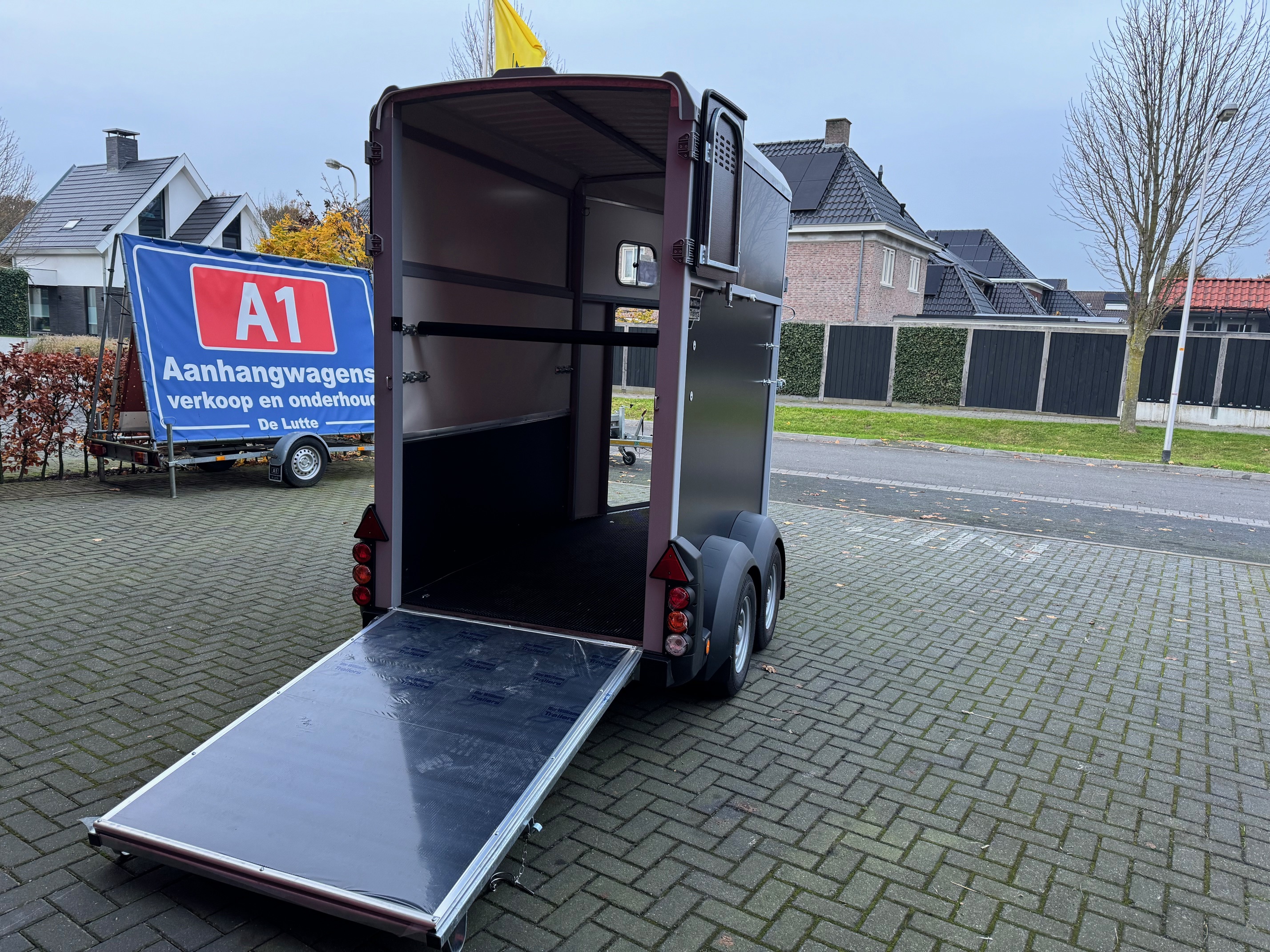 Ifor Williams HB403 1,5 paards trailer met vooruitloop!