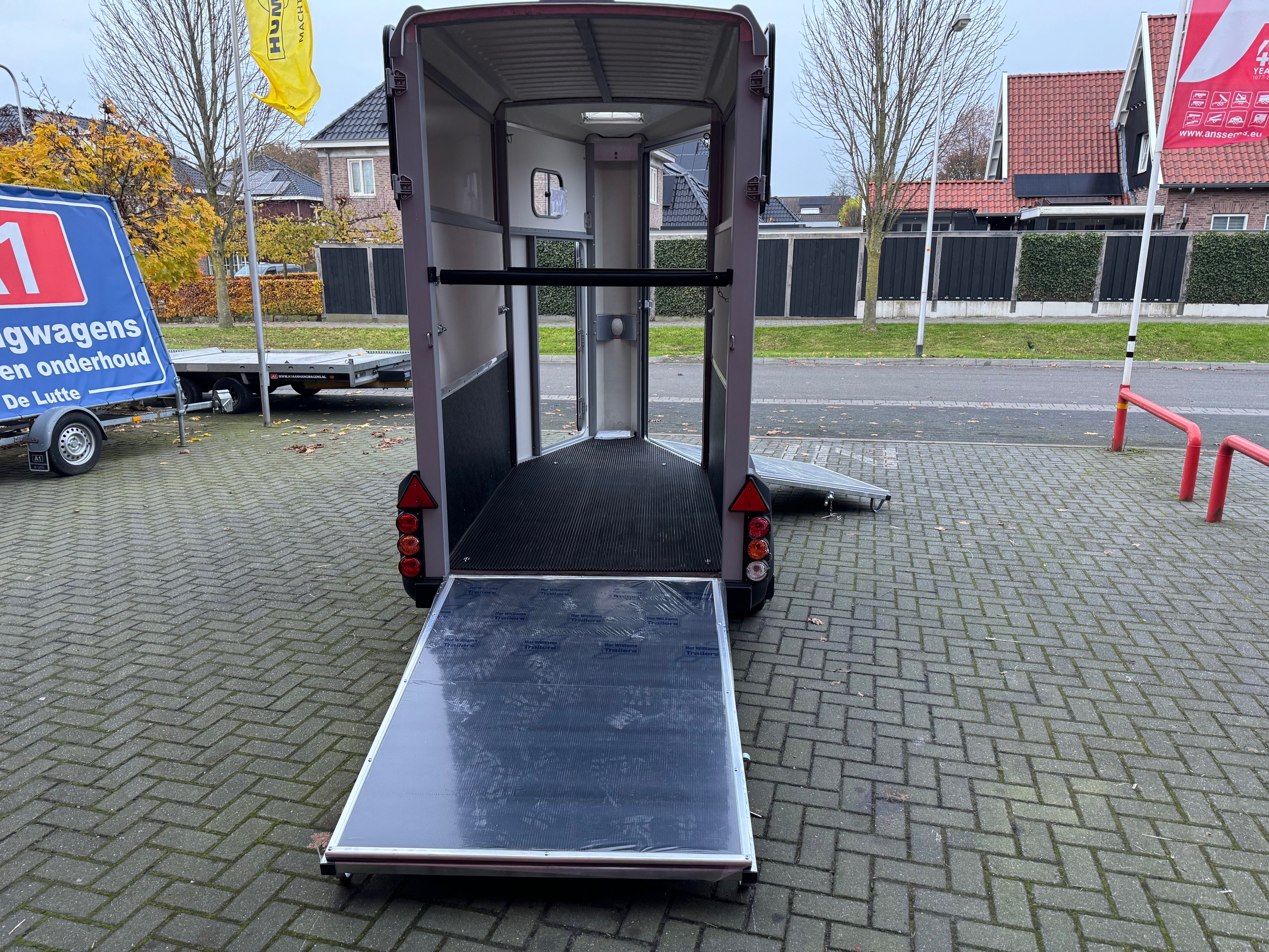 Ifor Williams HB403 1,5 paards trailer met vooruitloop!