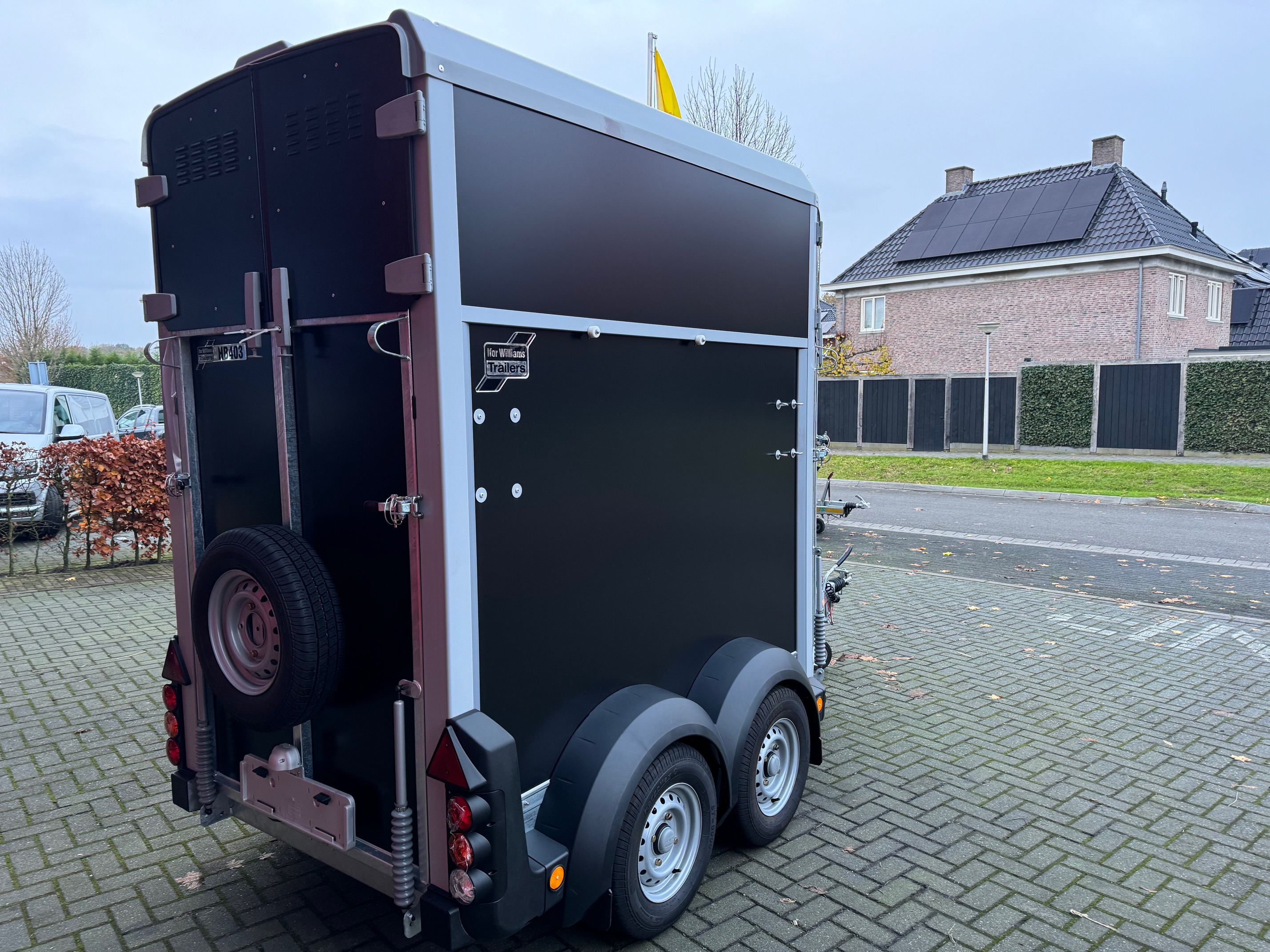 Ifor Williams HB403 1,5 paards trailer met vooruitloop!