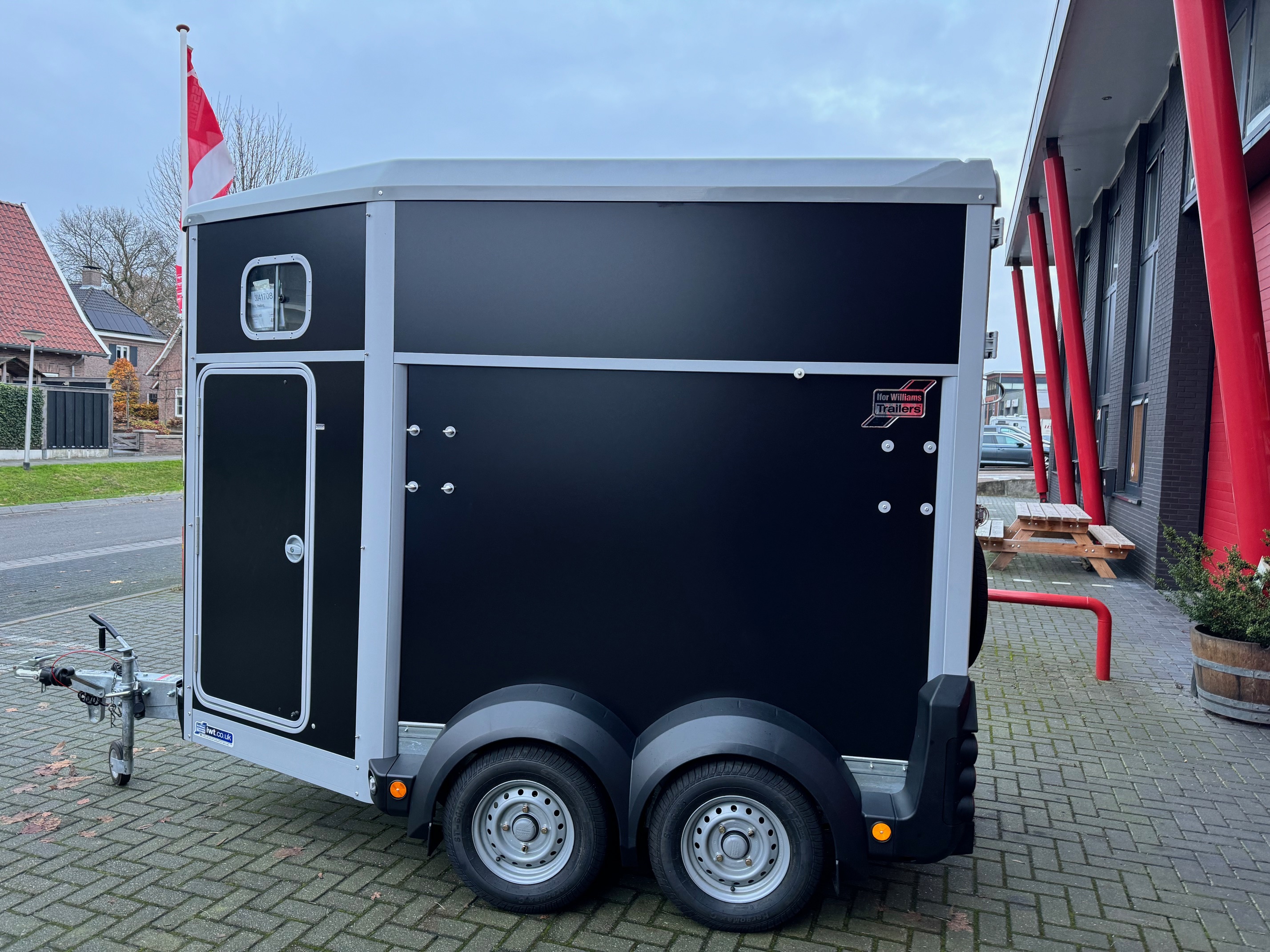 Ifor Williams HB403 1,5 paards trailer met vooruitloop!