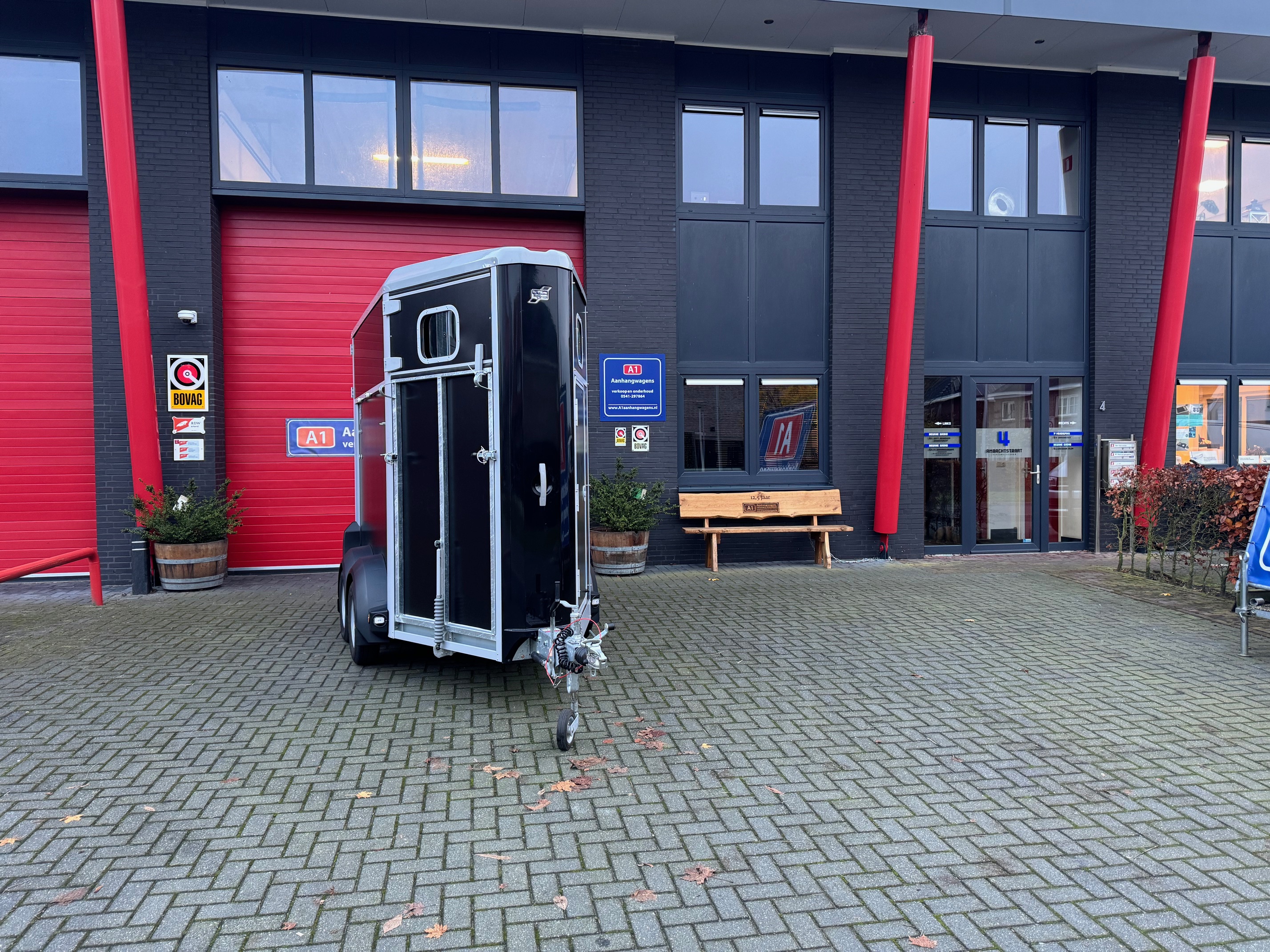 Ifor Williams HB403 1,5 paards trailer met vooruitloop!