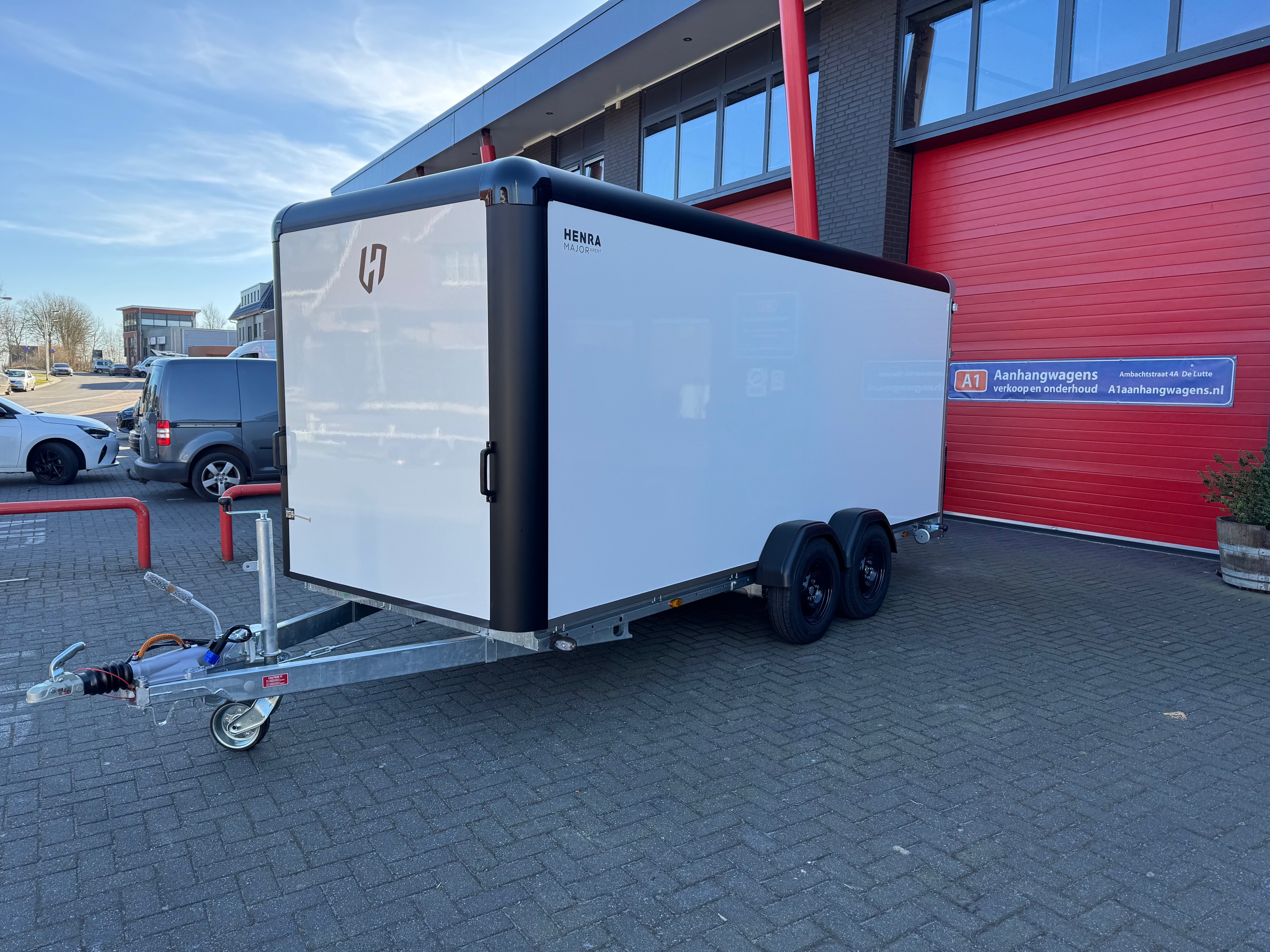 Henra Major Xpert dubbel-as gesloten bakwagen 3500kg