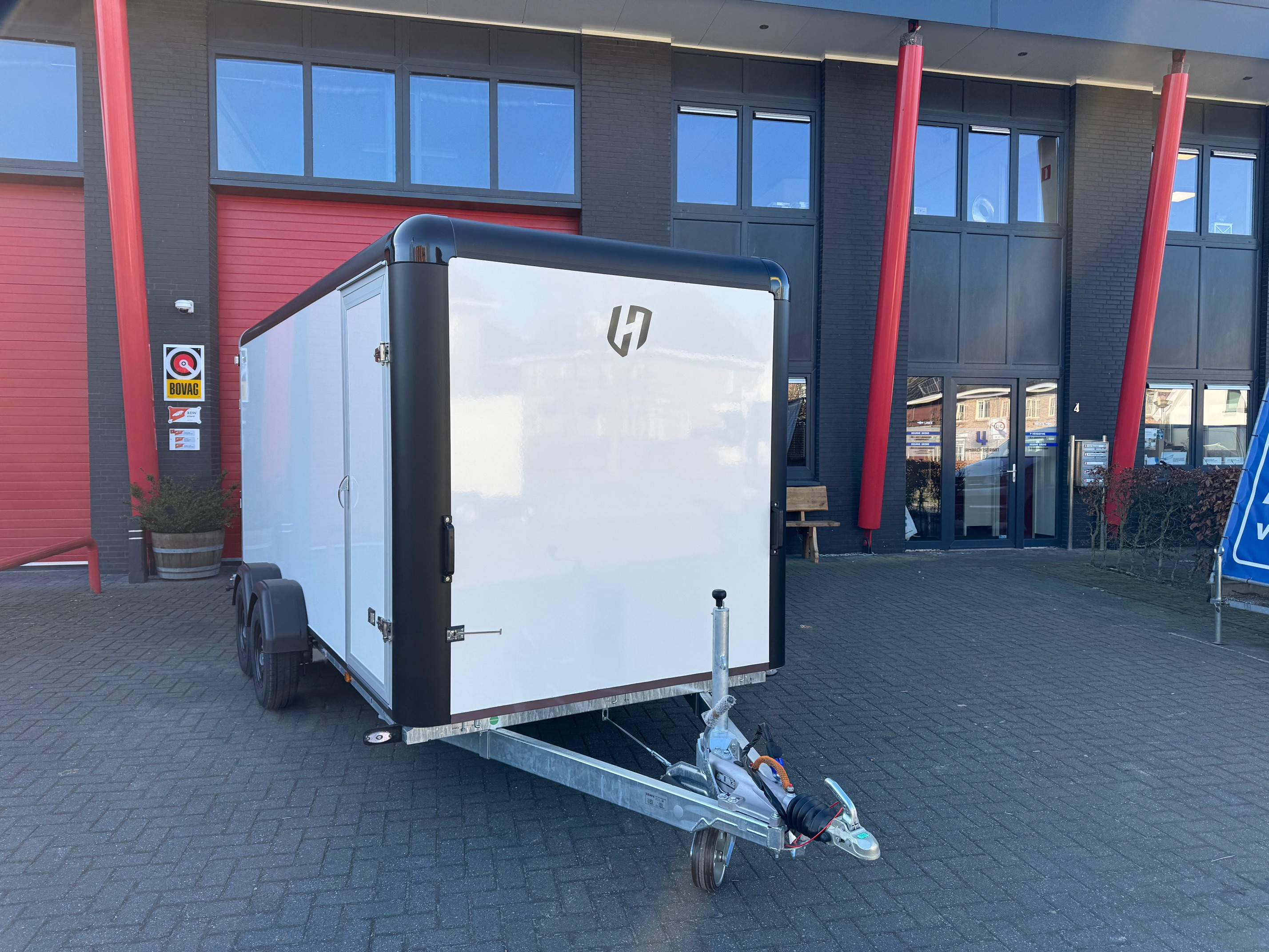 Henra Major Xpert dubbel-as gesloten bakwagen 3500kg