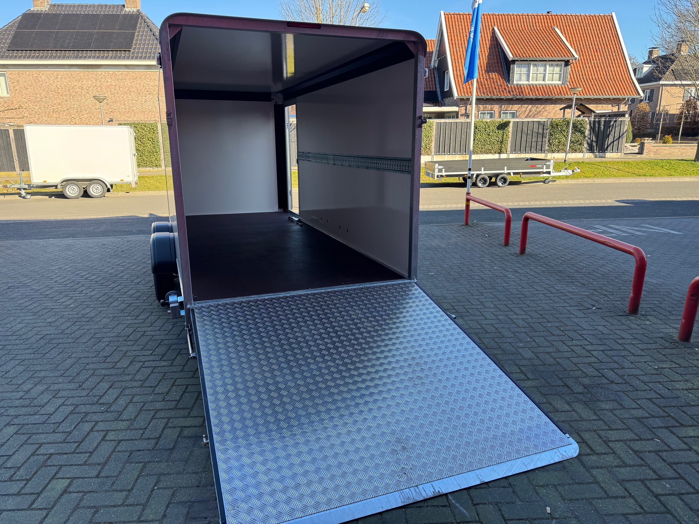 Henra Major Xpert dubbel-as gesloten bakwagen 3500kg