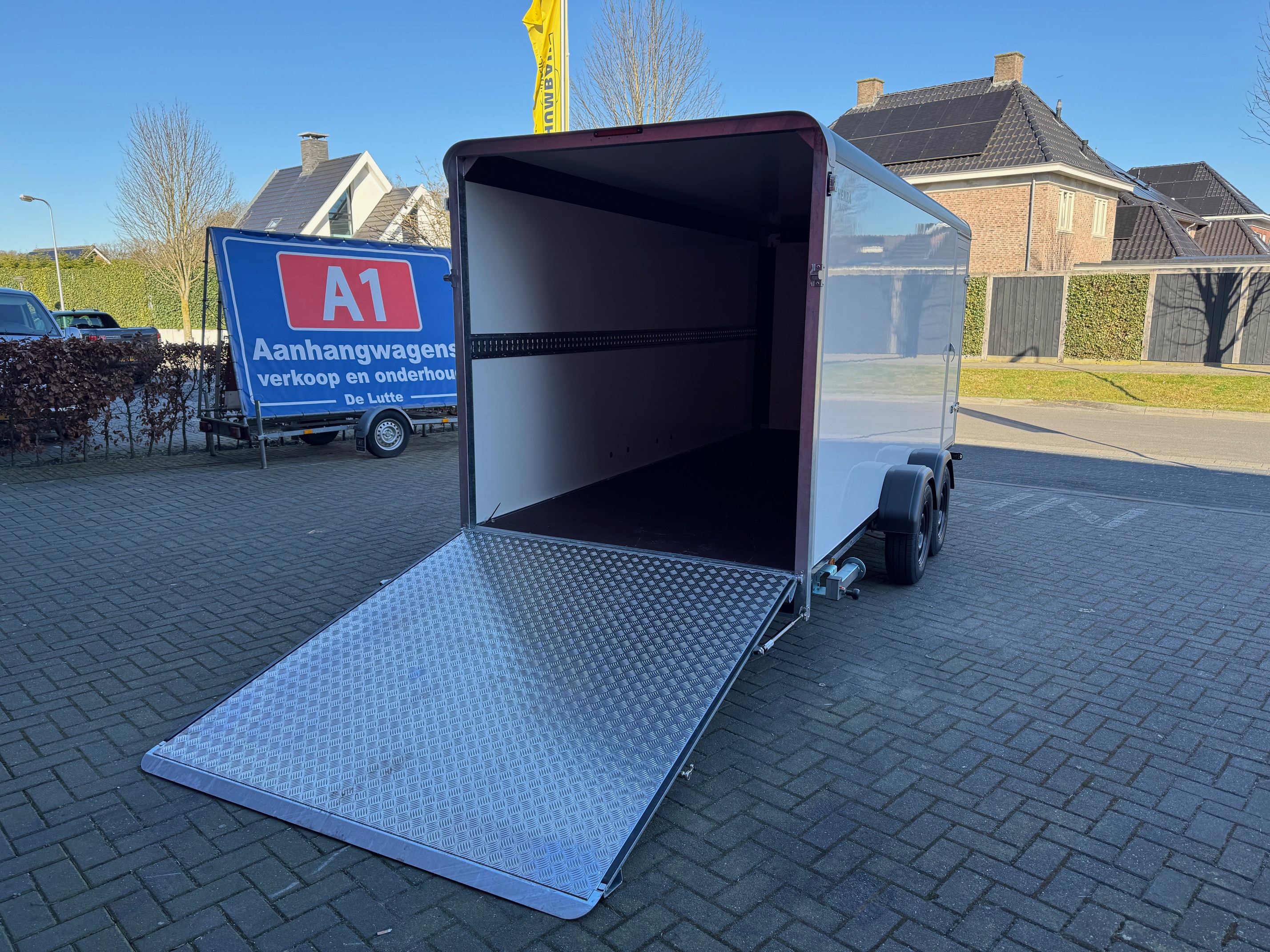 Henra Major Xpert dubbel-as gesloten bakwagen 3500kg