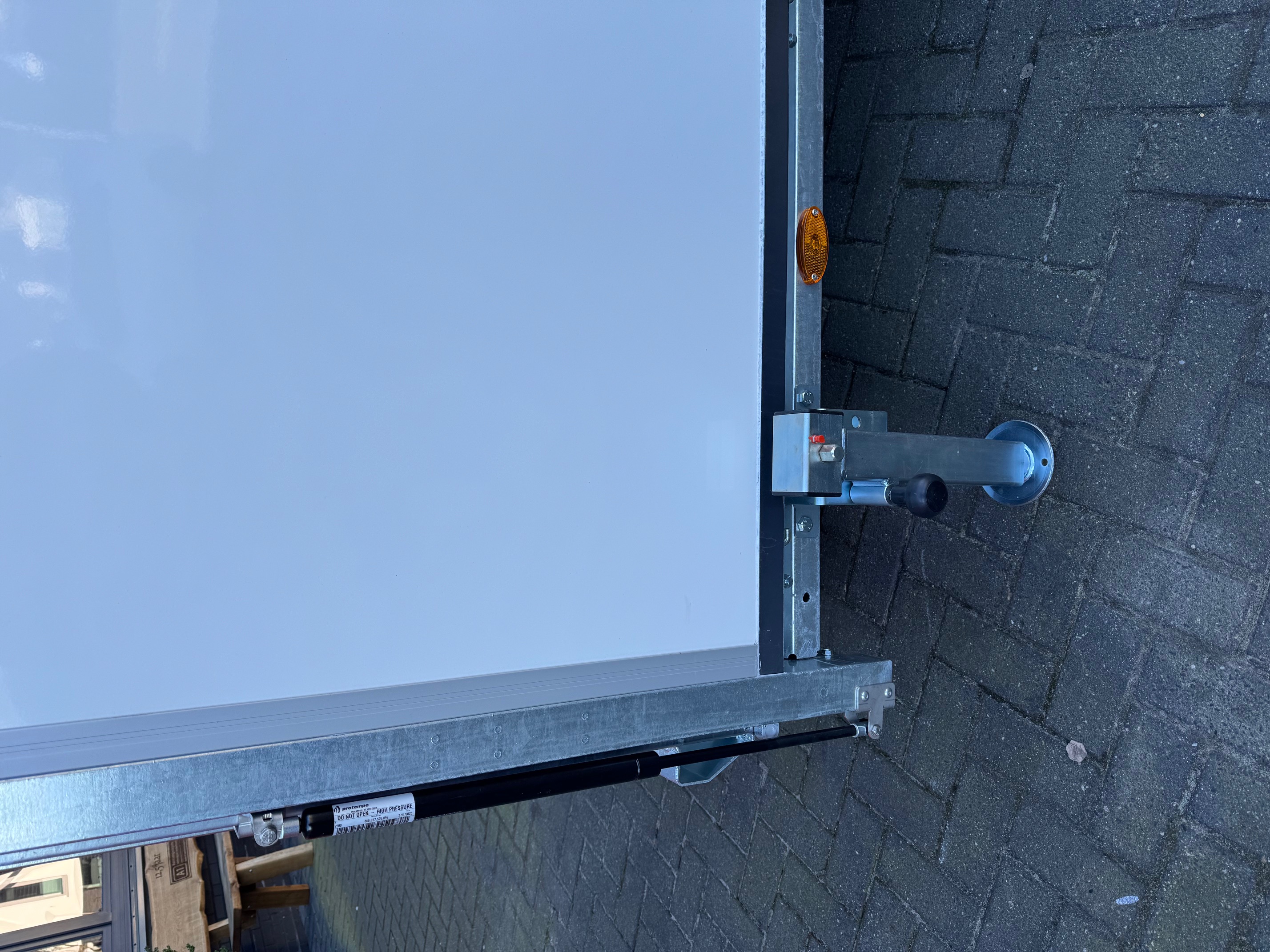 Henra Major Xpert dubbel-as gesloten bakwagen 3500kg