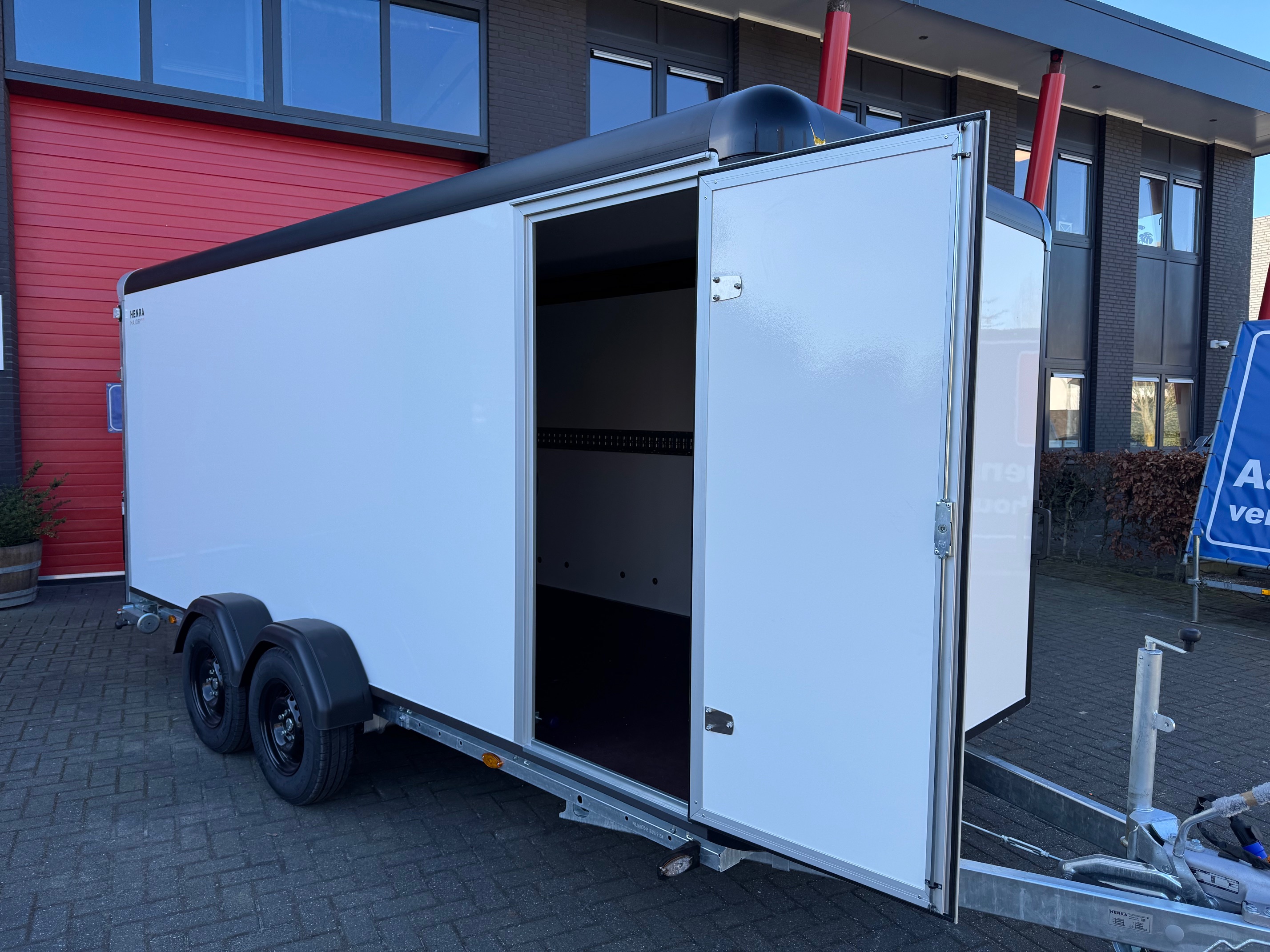 Henra Major Xpert dubbel-as gesloten bakwagen 3500kg