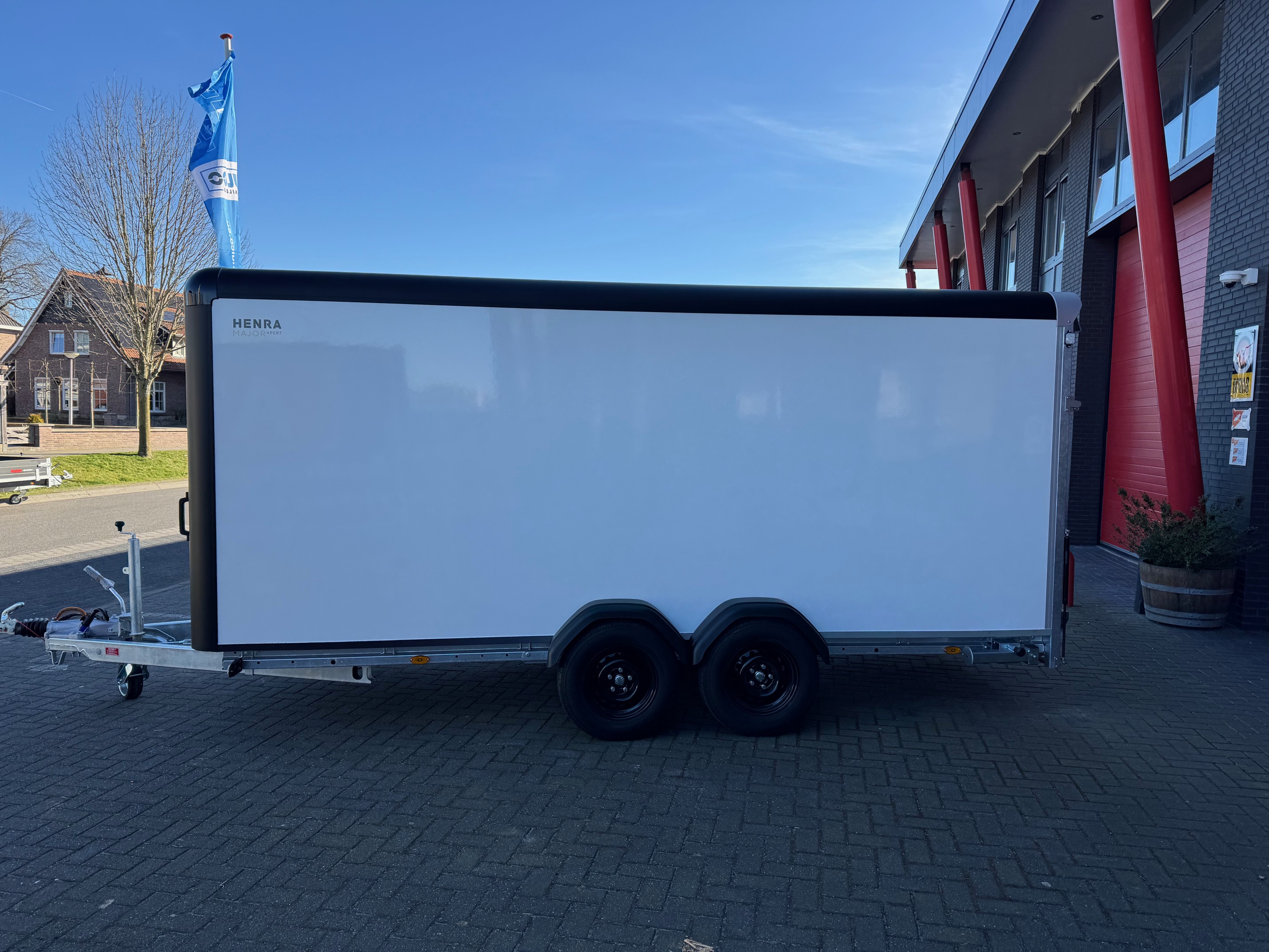 Henra Major Xpert dubbel-as gesloten bakwagen 3500kg