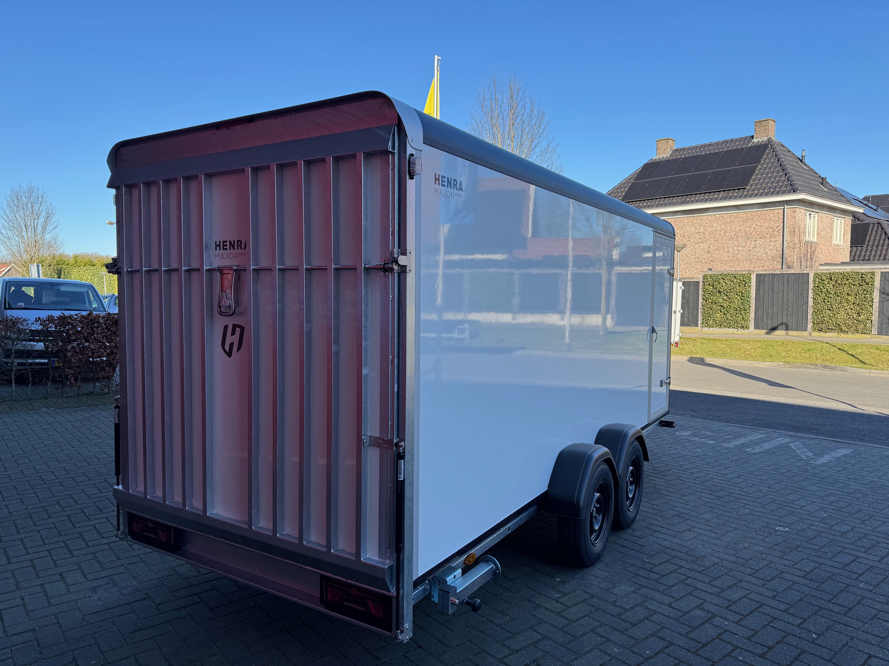 Henra Major Xpert dubbel-as gesloten bakwagen 3500kg